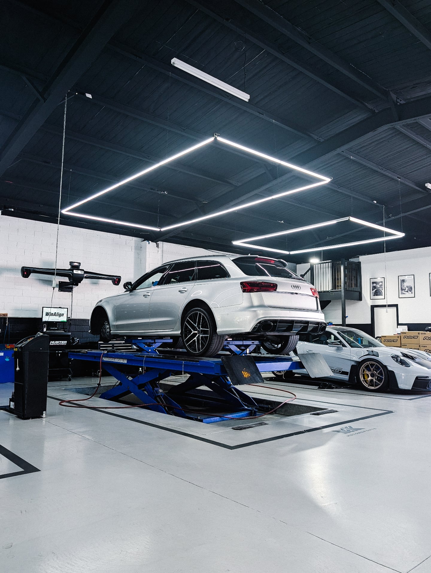 Visiting our friends today at @mkmotorsportsaus with a #RS6, what a setup!