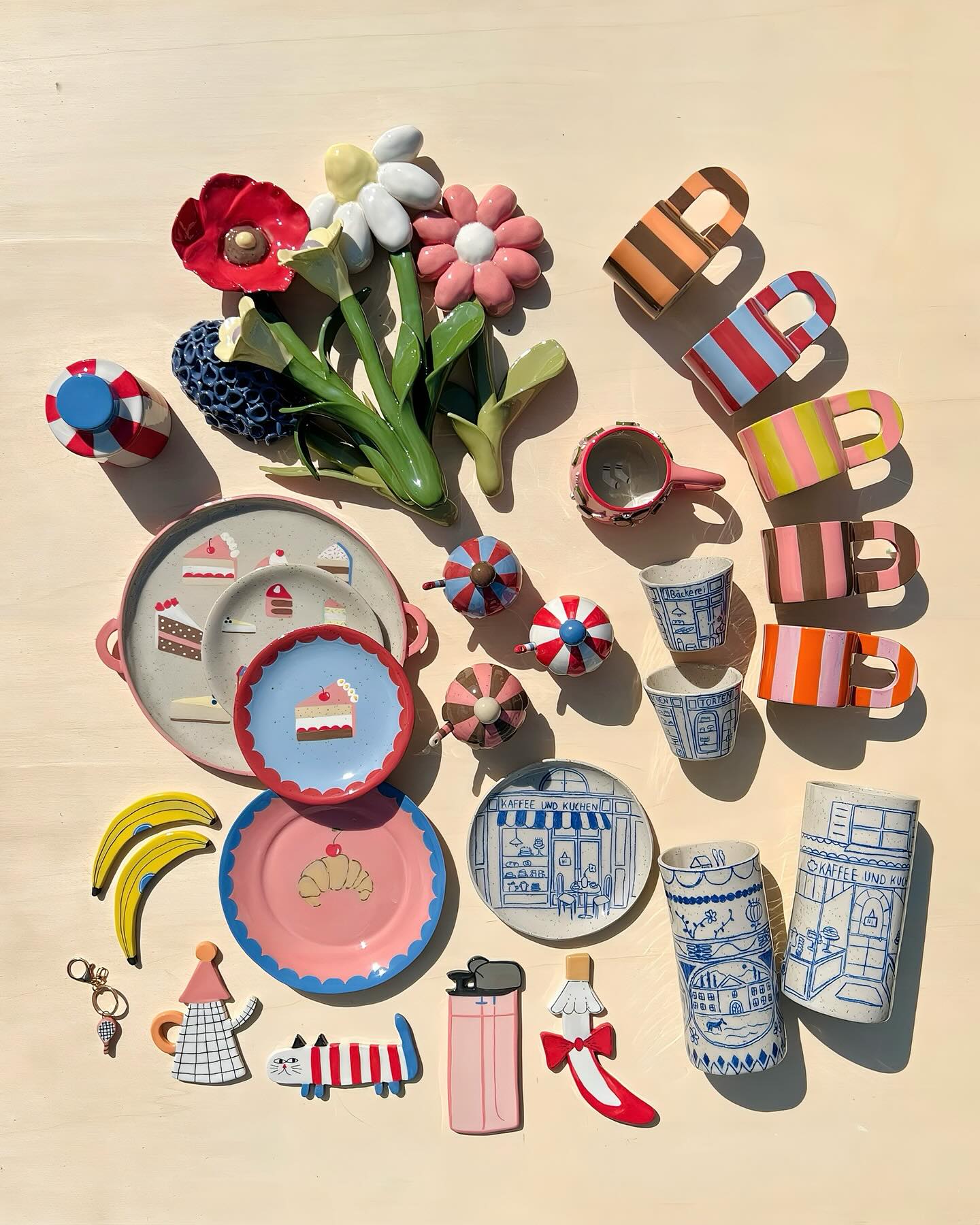 Guten Tag, ihr Zuckerschnuten,
hier kommt das gesamte Menü, das euch morgen um 10 Uhr serviert wird. 🍽️ Ich hoffe, es mundet euch. 🥰
Es gibt auch diesmal wieder zu jeder Bestellung einen Magneten/Anhänger ins Paket gelegt. 💝
Ich freue mich riesig auf euch!
#shopupdatesoon #smallbusinessowner #keramikshop #ceramicstudio #potterylife #buntekeramik #goodmoodceramics #gutelaunekeramik #töpferstudio #interior2you #skandi