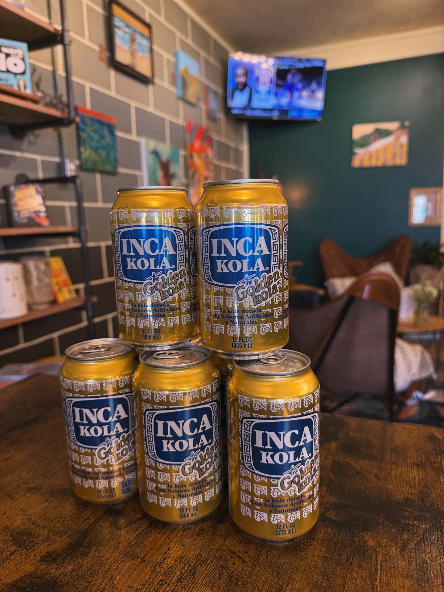 Inca Kola is more than just a soda—it’s a treasured part of my childhood! This vibrant soda, created in the 1930s, has always been a favorite in Peru, surpassing Coca-Cola and Pepsi with its uniquely sweet flavor of lemongrass, bubblegum, and tropical fruits. My favorite pairing is with salchipapas or papa rellena, each sip brings back memories of family gatherings and special celebrations. Today, Inca Kola proudly holds the title of “the taste of Peru.” 🇵🇪❤️