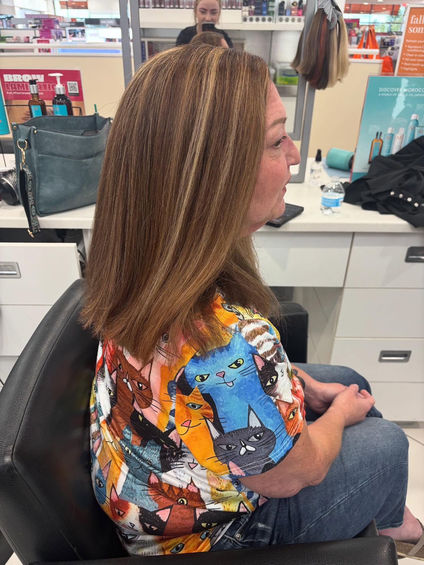 I have a last minute color opening tomorrow at 1 PM! Dm to snag!
MJ wanted to add some depth and warmth into her grown out foil! Sooo happy! 😊 #ultabeautysalon #ultahairstylist #grandvilleulta