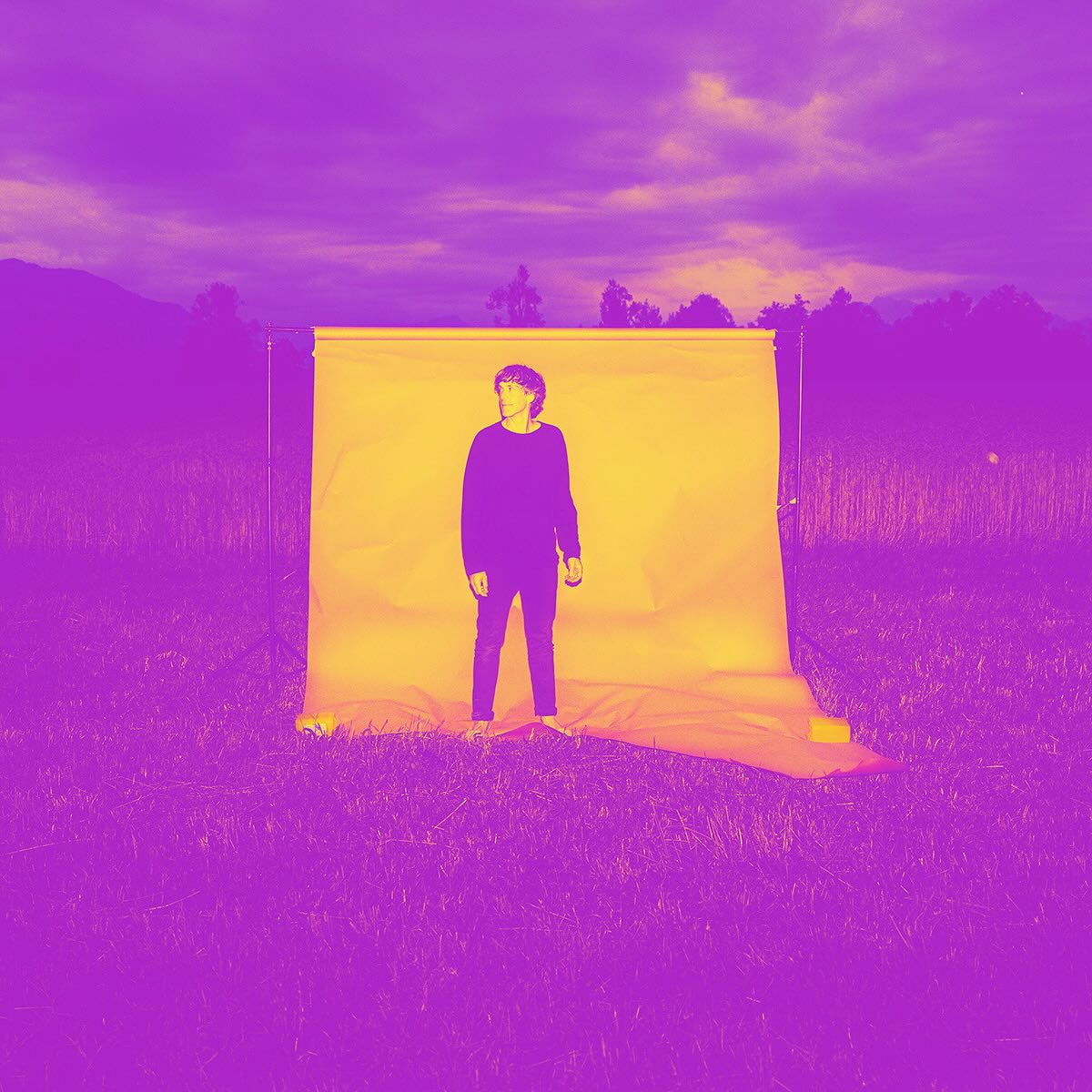 ✨ Heute ist es soweit: Mein neues Album BUBBLE pur ist da!
Viele von euch kennen schon Bubble – mein Album aus 2024, auf dem ich mit elektronischen Sounds und Beats für mich ganz neue Wege gegangen bin.
Jetzt habe ich dieselben Songs noch einmal ganz anders aufgenommen: akustisch, reduziert, handgemacht.
Nur Stimme, Gitarren in allen Facetten und viel Raum für die Songtexte. Für mich fühlt es sich an wie eine Neugeburt der Songs – intim, nah und pur.
Ich freue mich riesig, wenn ihr reinhört und mit mir zusammen Bubble noch einmal ganz neu entdeckt.
➡️ Link in Bio
#BUBBLEpur #newalbum #akustisch