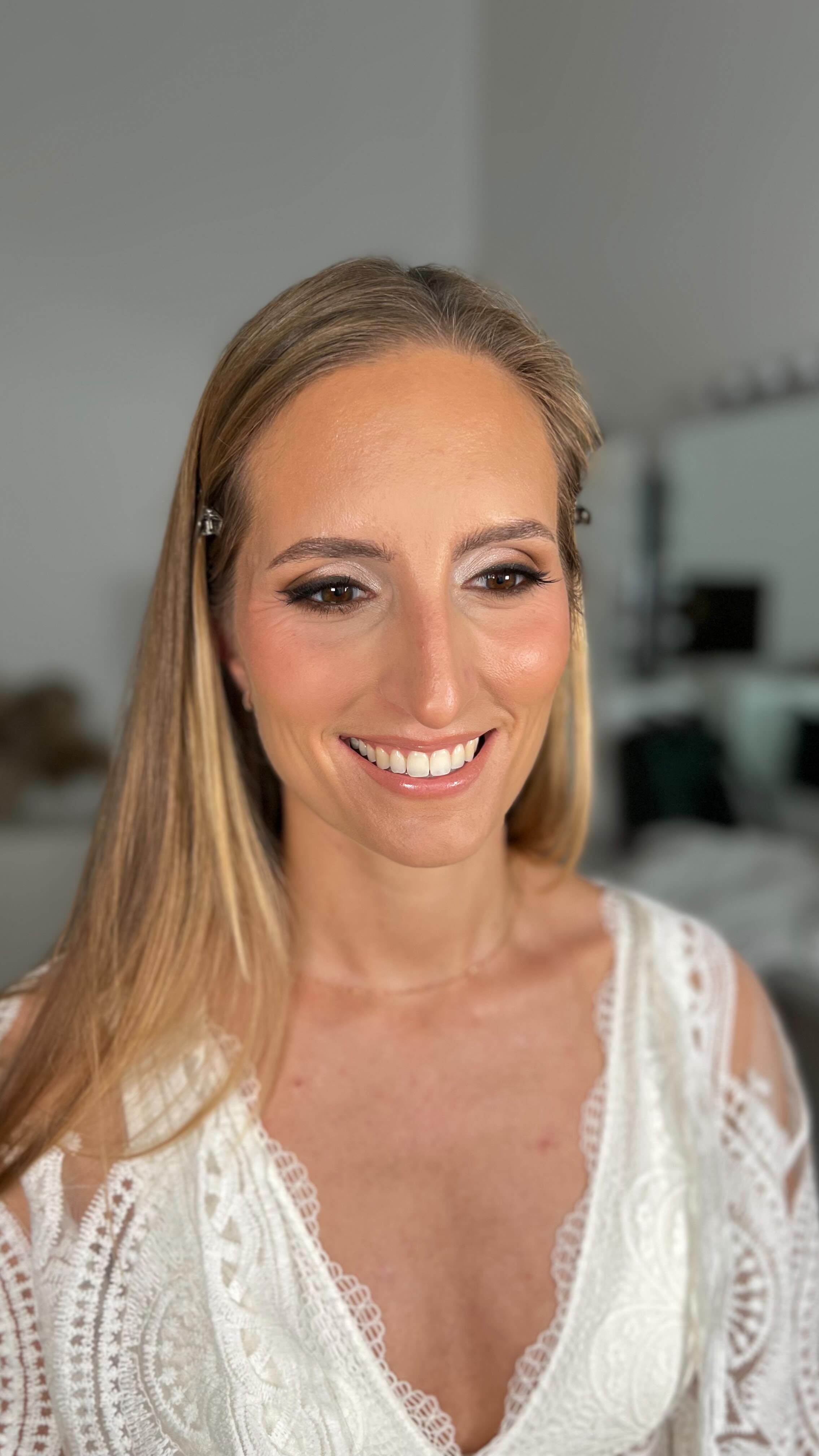 My Signature Bridal Look ✨
Super long lasting, waterproof and 100% yourself - even more beautiful.
.
.
.
#byelenareepsdorff #makeup #makeupartist #bridalmakeup #makeupcoaching #makeuptutorial #bridalstyling #bridalstylistvienna #bridalstylist