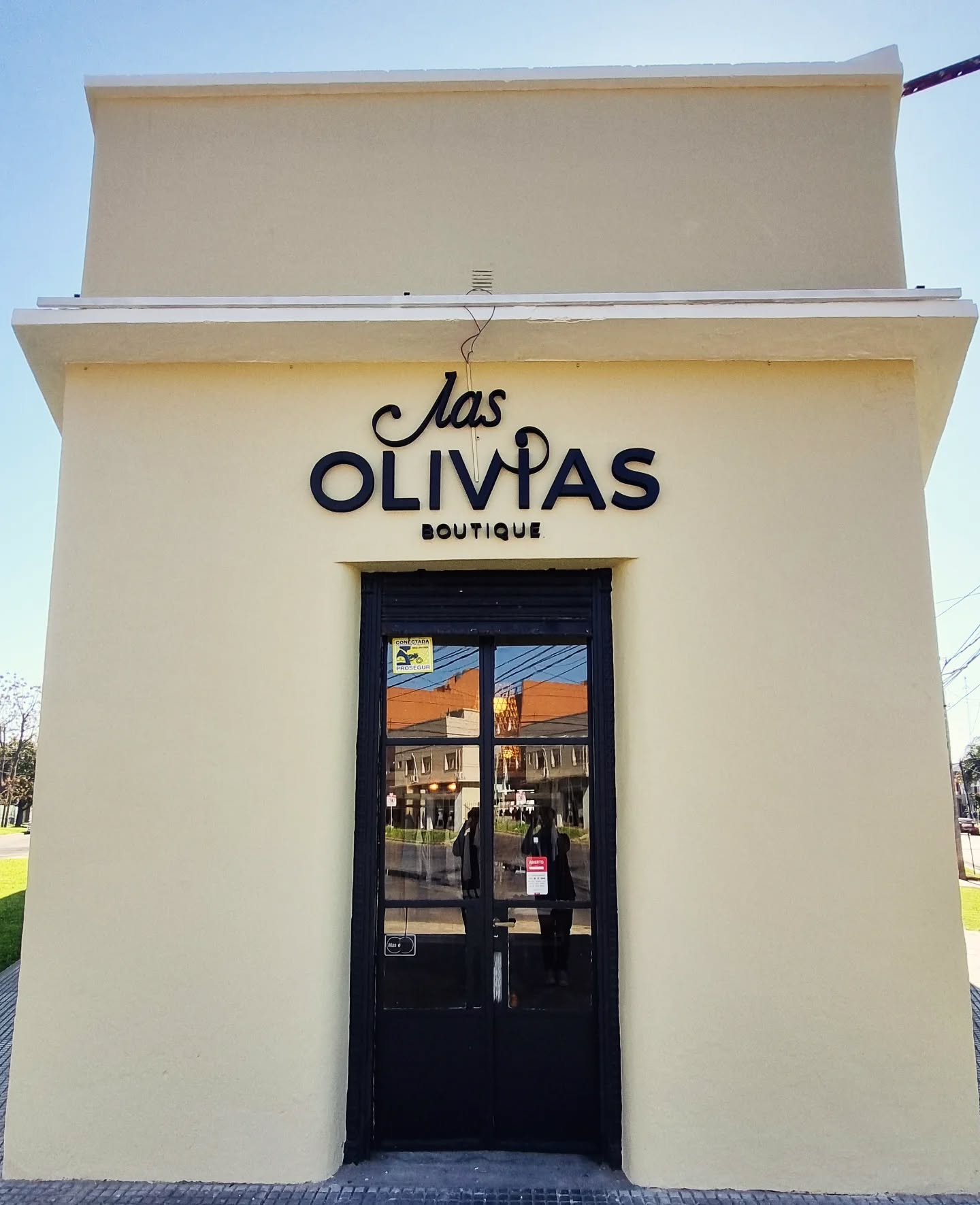 Logo corpóreo en polyfan para @lasoliviasboutique