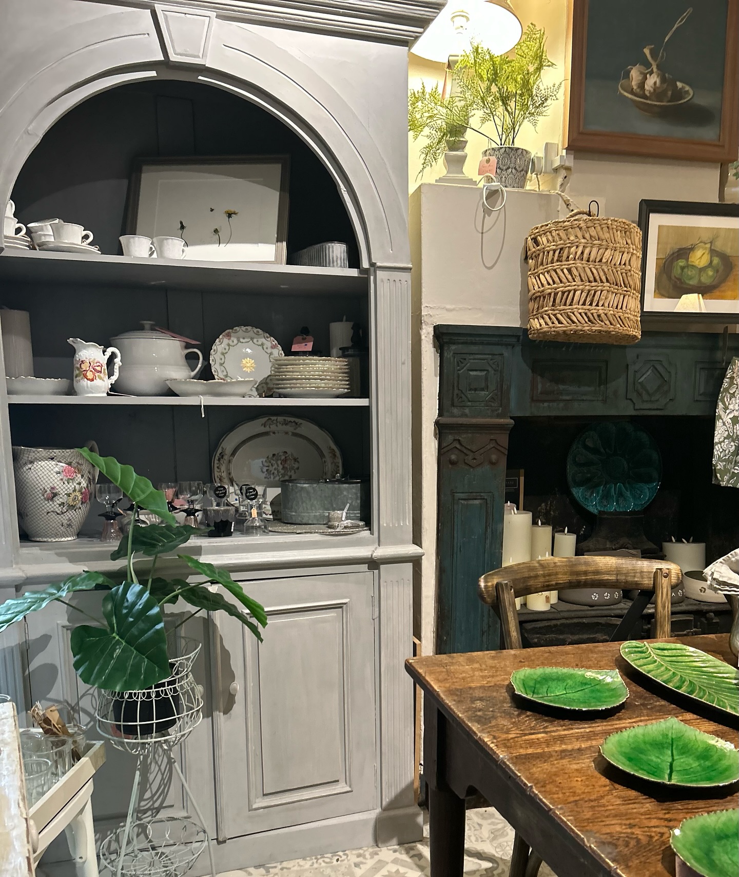 Around the shop this morning!#interiors #curatedhome #curatedvintage #giftshop #feelgoodshopping #shoppingexperience #frenchlifestyle #sevenoaks