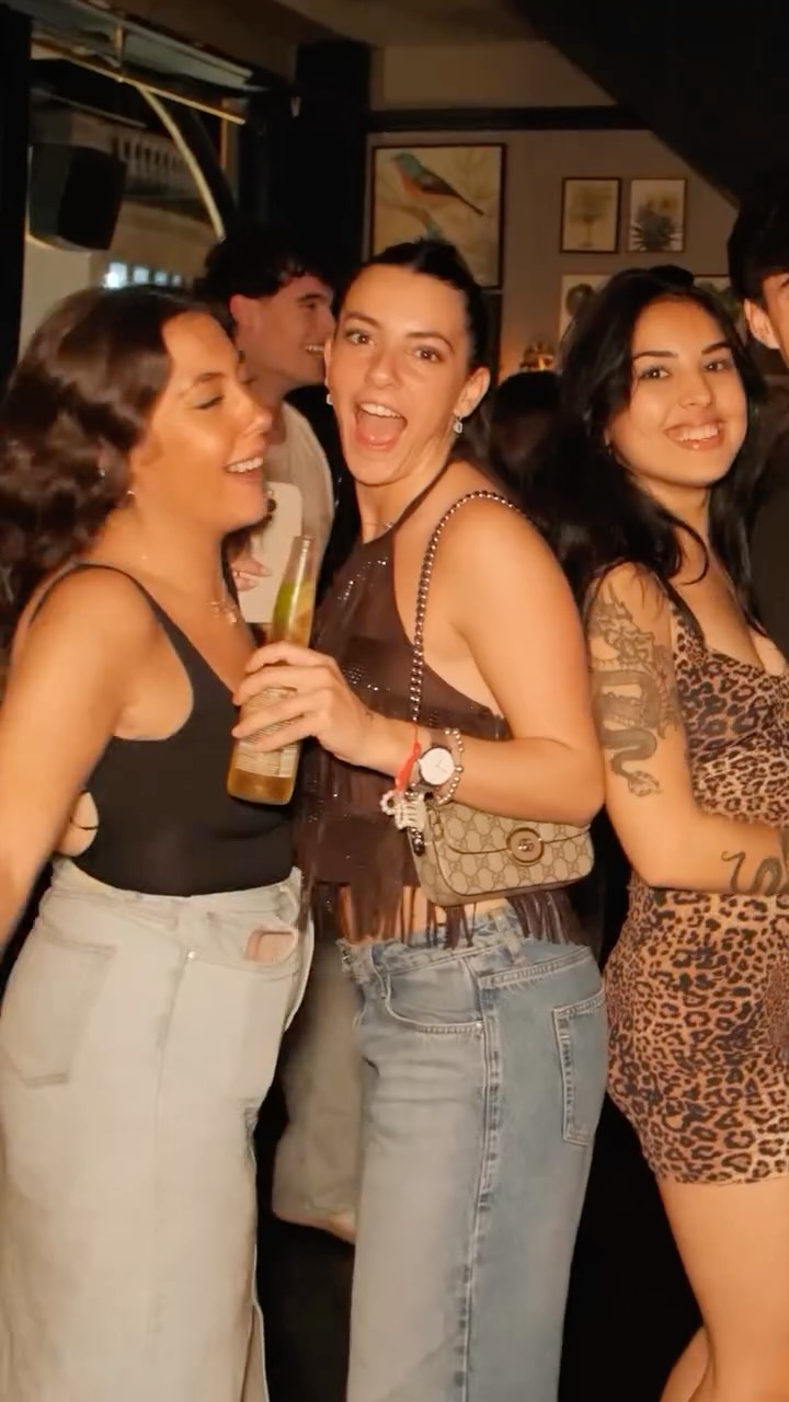 Friday night. Cocktails shaking, glasses clinking, and the music turned up just right. 🍸🔥 Start the weekend the only way that matters - at Hank’s. #HanksBar