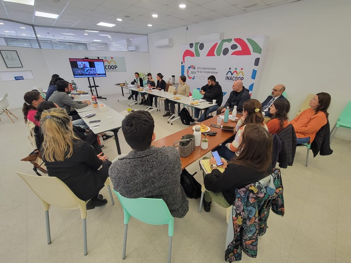 El viernes 12 de setiembre tuvo lugar la Mesa de Representantes de FFIPUNE. En ella tratamos temas como el estado de situación de los sindicatos, el Segundo Seminario de Formación de FFIPUNE y la negociación colectiva tripartita.
#construyeFFIPUNE