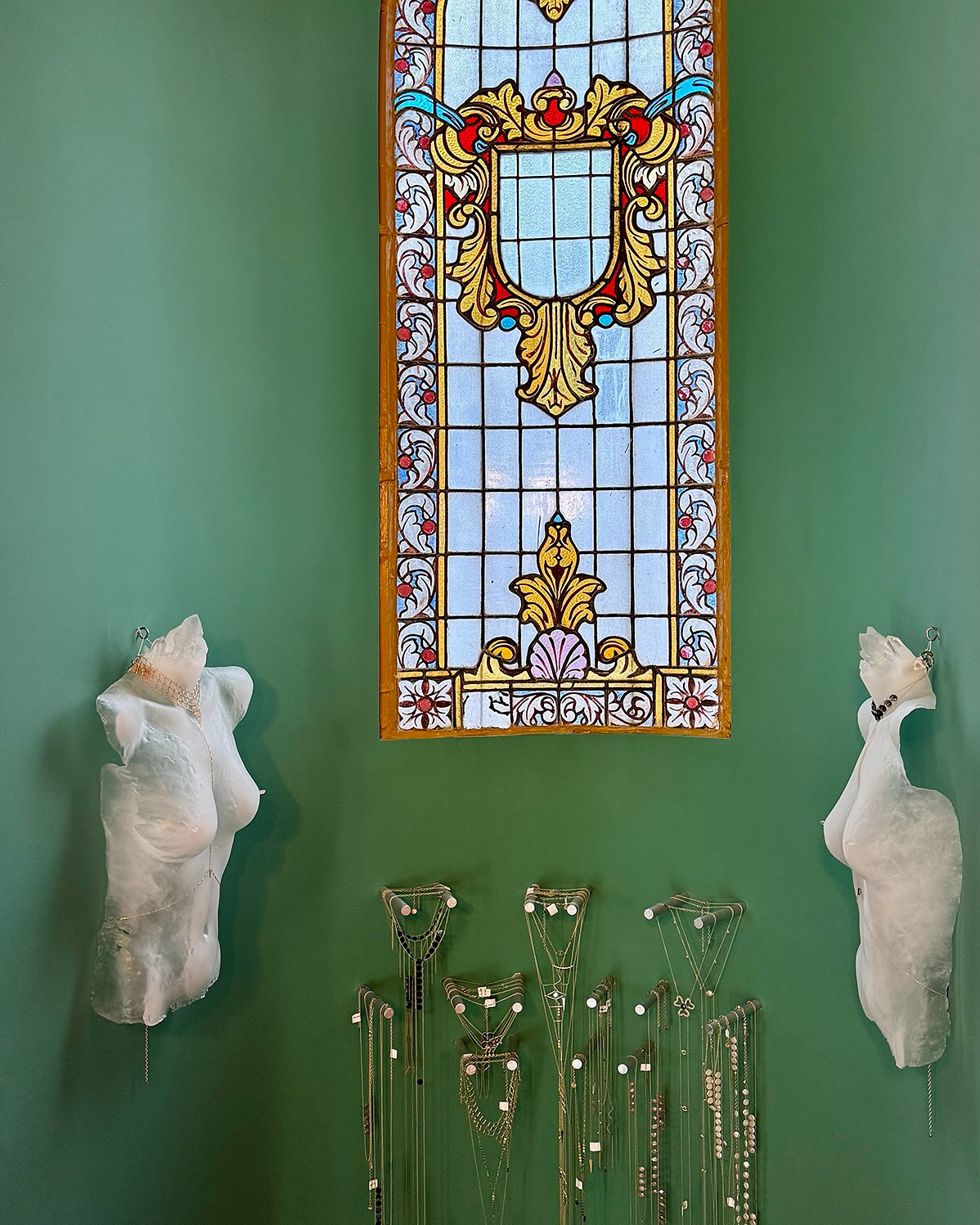 ROMA NORTE, MÉXICO CITY
This modern-aesthetic neighborhood lined with design-centric cafes, fusion restaurants, vintage shops and spiky bohemes dates back to the 20th century, when affluent families first relocated here, beyond the hubbub of Centro Histórico.
—
Images: ©️ Hither&Wander 2025
For travel tips on México City click the link in our bio.
.
.
.
#hitherandwander #uniquetraveltips #romanortecdmx #mexicocitytravel