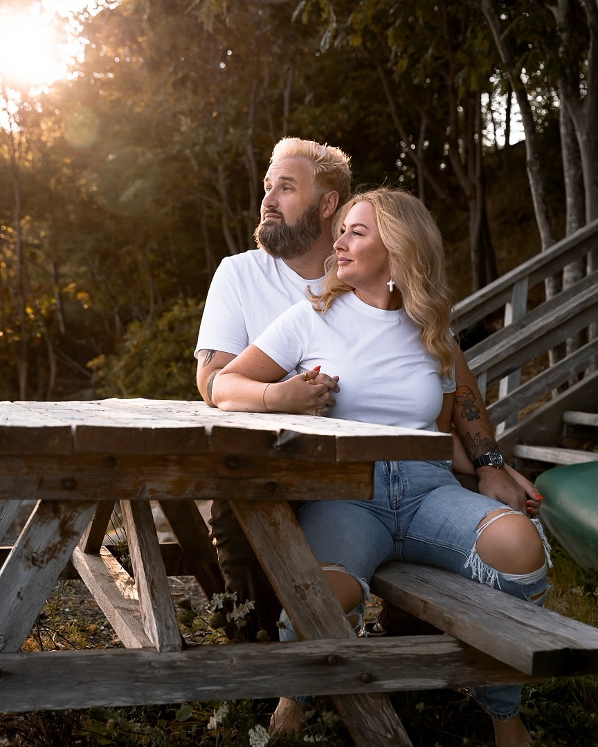 Back at it with some familiar faces ❤️ Sneak peeks are in, the light was absolutely magic, and their reaction? Let’s just say my heart grew three sizes 🥹
#novascotiaphotographer#ns#lifestylephotography#couplephotography#canon#goldenhour#petphotographer#eveningsession#eastcoastphotographer#photography#lifestyle#maritimephotographer