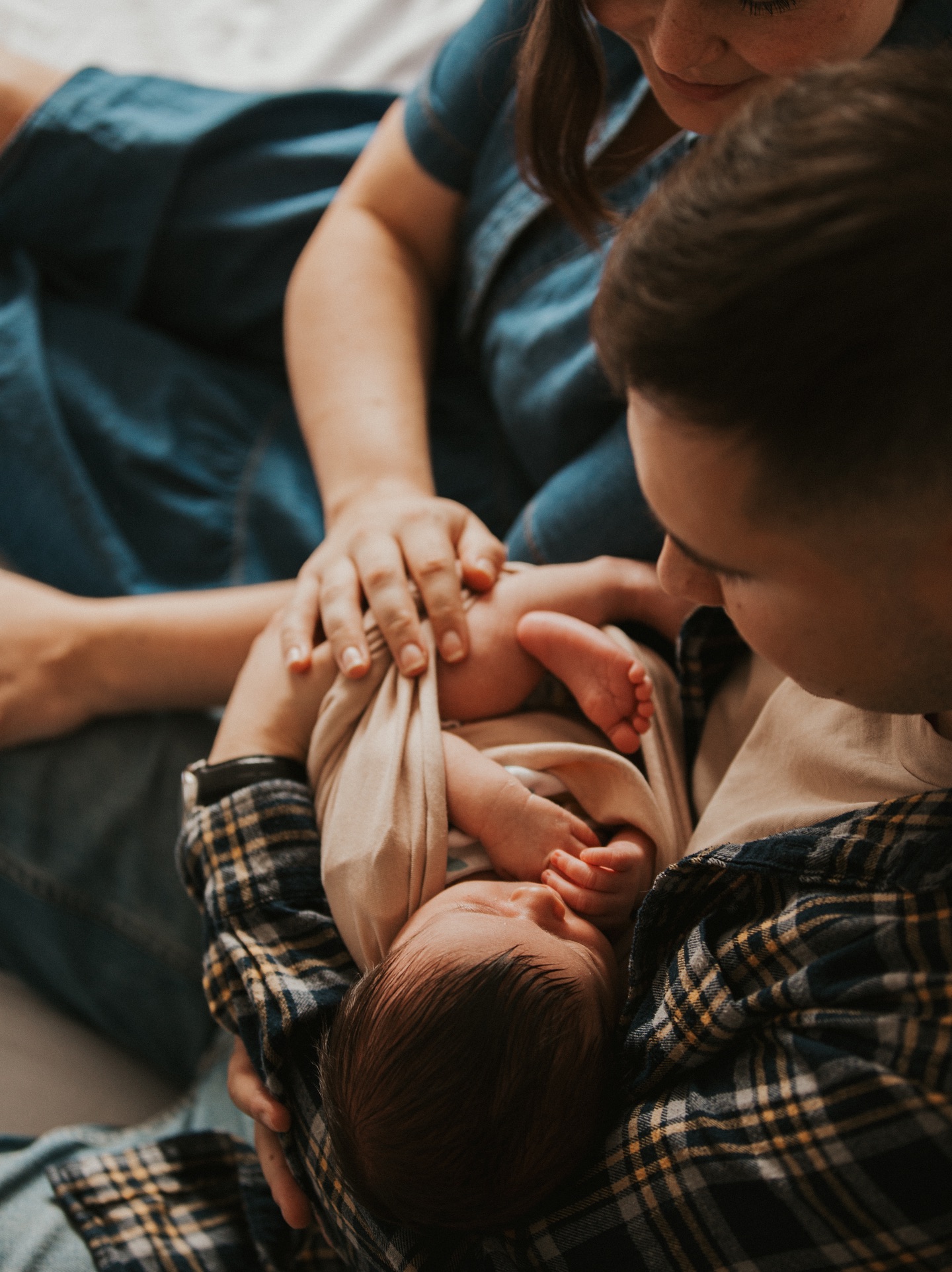 Beth & Jake’s baby girl 🤍
Social media feels pretty heavy this week, so here i am bringing some positivity and light onto your feed ☀️
A few little glimpses from a recent newborn shoot with Beth & Jake and their gorgeous baby girl they welcomed to the world 🤍
They’re choosing to keep her name and full face private, so I’m only uploading a few from their gallery that they are happy to share 🥰
They are both so besotted with her and it really showed up in all the images, I could truly feel the love through the lens this shoot 🥲
Absolutely loving capturing lots of newborns in their homes at the moment, it makes the images feel so authentic 🤍