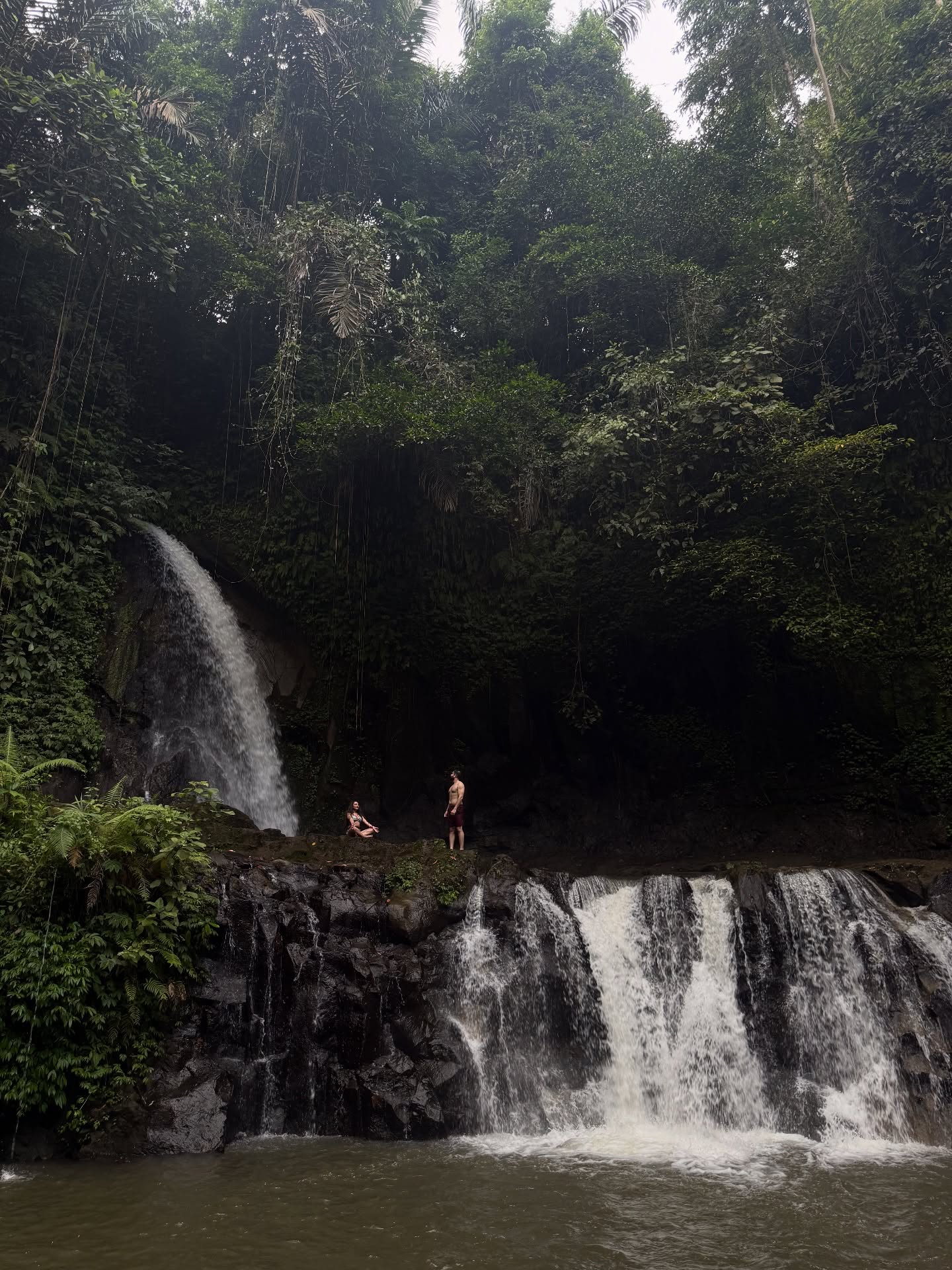Exploring the magical heart of Ubud, where nature’s wonders unfold at every turn—from cascading waterfalls surrounded by dense, tropical greenery to sacred temples adorned with intricate carvings and rich cultural heritage. Embracing the vibrant spirit of Balinese traditions in colorful attire, and enjoying peaceful moments of reflection at serene spiritual sites. Savoring delicious local treats in cozy, open-air cafes that blend perfectly with Ubud’s natural charm. Thrilling experiences on giant swings soaring over breathtaking rice terraces reveal the stunning landscape’s lush beauty. Rejuvenating in waterfalls and sacred pools, feeling the pure essence of Bali’s tranquil energy. Meandering through beautifully maintained gardens filled with vibrant koi fish, and witnessing stunning panoramic views that capture the essence of Ubud’s peaceful and enchanting ambiance. Every step of this journey is a vivid blend of culture, adventure, nature, and soul-refreshing serenity.
#ubudmonkeyforest #ubudbali🌴 #ubudlife #ubud #ubudhood #waterfall #forest #ubudlunch #ubudfood #ubudtemple #ubudcoffee #fish #koipond #travel #balitravel #balikpapanku #prayforbali #balilove #explorepage✨ #travelling #instapic #photodump #throwback