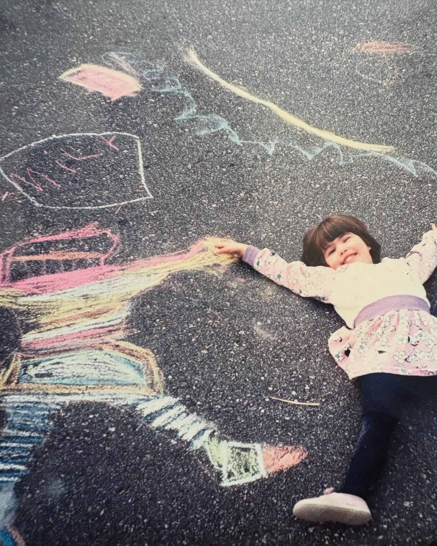 Look what I found! Chalk was my favorite thing to do as a kid in the 90s… My lil sis and I would make elaborate bike paths and doodles and self portraits. It makes my heart happy that something I enjoyed so much as a child is what I get to do as an adult. The universe is a beautiful mystery!
#ChalkArtist #90sKid #ChalkArt #Jobby #Chalk #Throwback