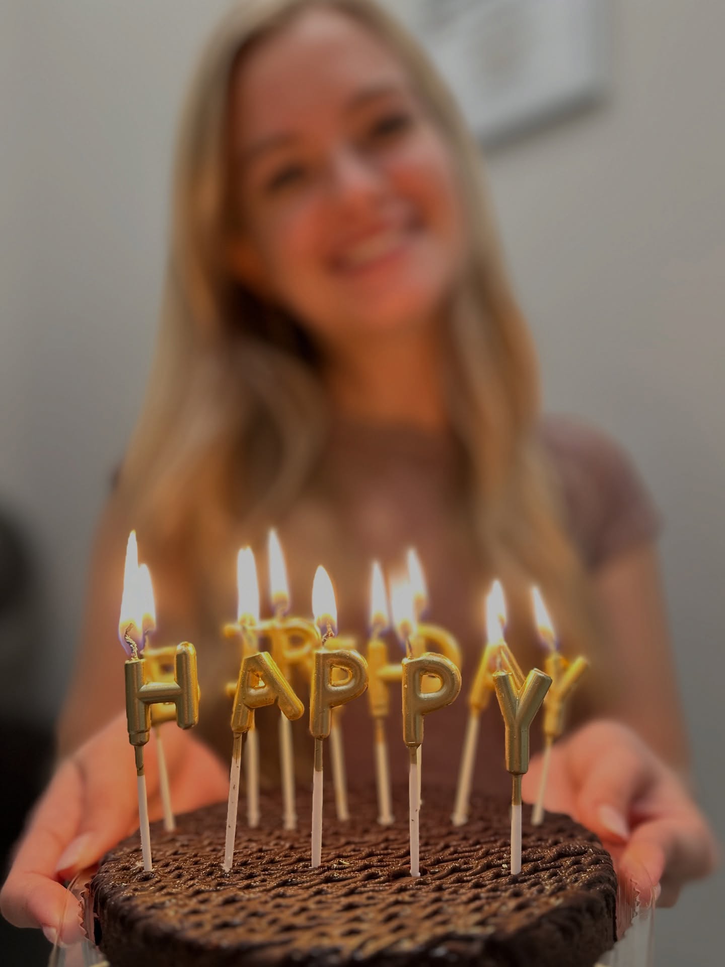 We want to wish our sweet Ellie the happiest 21st Birthday today! 🥳🎂
Please join me by giving her some love in the comments!