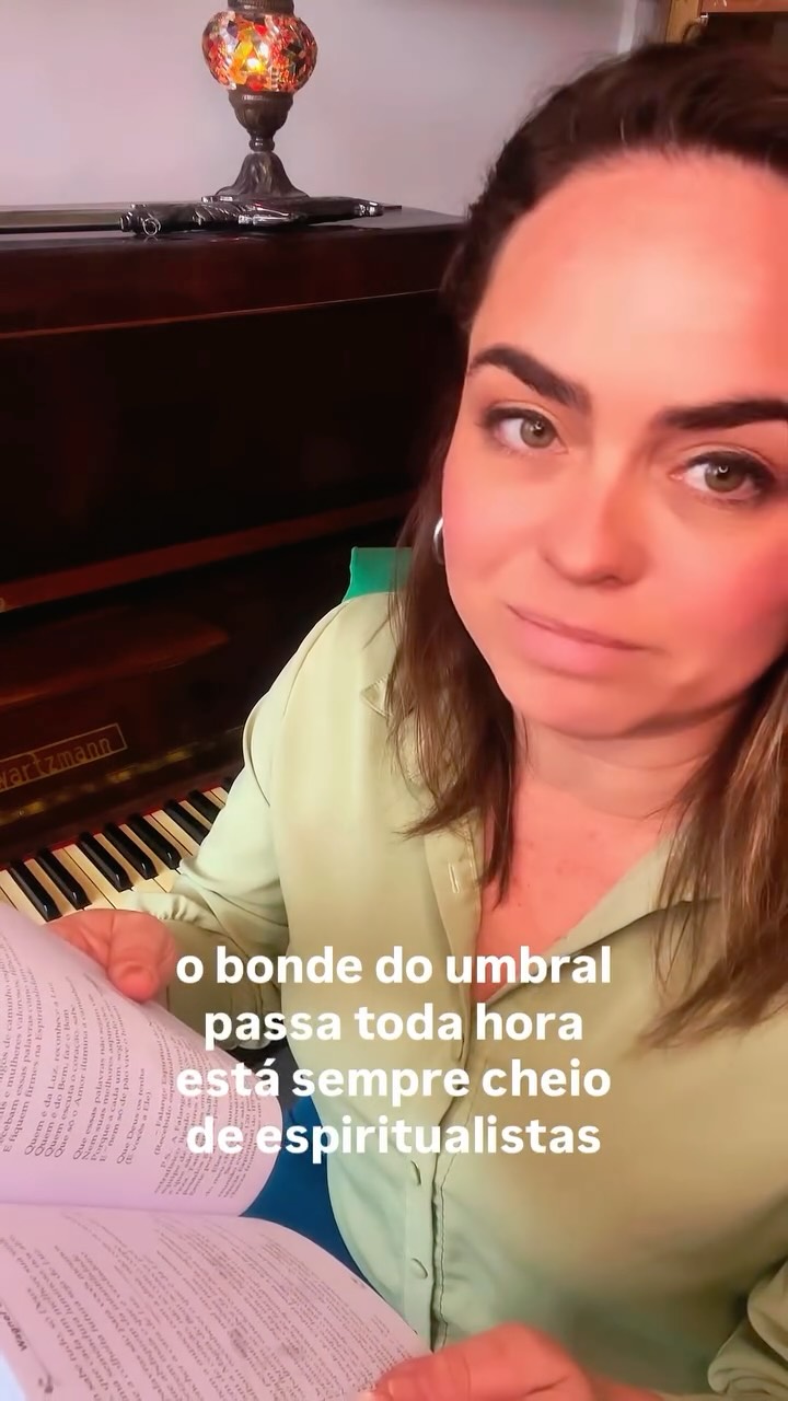 Poesia do alto para acalentar a semana. Livro: Na luz dos Pretos Velhos, de @wagnerdeloiborges #autoconhecimento #livros #reflexão #desenvolvimentopessoal #textoreflexivo