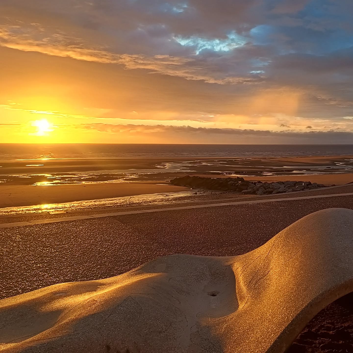 Jubilee beach at Cleveleys. Windy, chilly, beautiful 💙🌊
#cleveleys #jubileebeach #westcoastuk #lancashirelife #lancashirebeauty #lancashirecoast