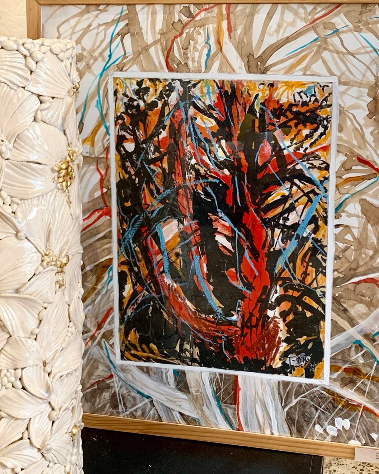 𝗔𝘁𝗲𝗹𝗶𝗲𝗿 𝗡°𝟱𝟴
Visite détaillée de l’exposition 𝗔𝗴𝗻è𝘀 𝗗𝗘𝗟𝗘𝗧𝗧𝗥𝗘 𝙨𝙘𝙪𝙡𝙥𝙩𝙚𝙪𝙧 𝙨𝙪𝙧 𝙩𝙚𝙧𝙧𝙚 visible jusqu’au 20 septembre au 58 av de la vallée des Baux à Maussane 🏃🏿🏃♀️ ❣️
Au premier plan une œuvre en grès émaillé d’𝗔𝗴𝗻è𝘀 𝗗𝗘𝗟𝗘𝗧𝗧𝗥𝗘, hauteur 56 cm.
Juste derrière, “Cèdre du Liban ” de J. griMo, technique mixte sur papier, encadré 60x 50cm
Prix sur demande.
Tous les jours jusqu’au samedi 20 septembre 10h-12h30 et 17h-19h30 , fermé dimanche après-midi et lundi
Au plaisir d’avoir votre visite 😘
#contemporaryart #artexhibition #maussane #femmeartiste #seekinspirecreate #jgrimo
@atelier.a.del @kd_photographies @j.grimo