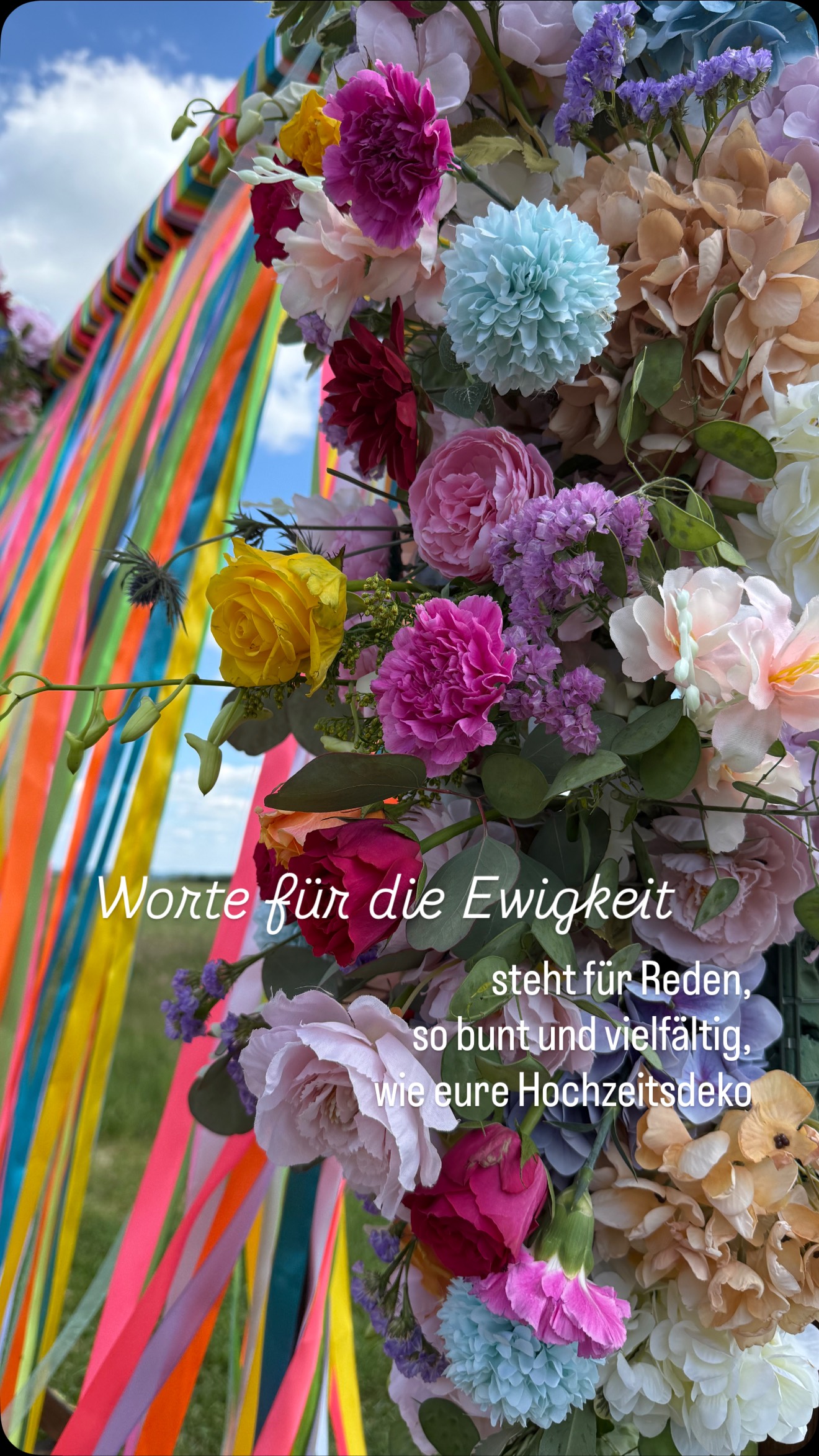 Worte für die Ewigkeit steht für Traureden, die so bunt sind, wie das Leben und eure Hochzeitsdeko.
Jede Rede ist anders, weil jedes Brautpaar anders ist. Bei Worte für die Ewigkeit lesen wir zwischen den Zeilen, hören genau zu, was euch und eure Liebe ausmacht und kreieren eine Traurede, die ein Feuerwerk der Gefühle ist. Und selbst dieses Feuerwerk ist mal laut, mal leise - die Richtung gibt uns hier das Brautpaar vor
Ihr heiratet 2026 und seid noch auf der Suche nach einer freien Rednerin? Meldet euch bei uns. Silke und auch die anderen Rednerinnen begleiten euch gerne ein Stück auf eurem gemeinsamen Weg 🥰
FREIE TRAUUNG
HOCHZEITSZEREMONIE
VERLOBUNG
JA-WORT
#freietrauung #freierednerin #verlobt #hochzeitsplanung #hochzeitsinspiration #hochzeit2025 #hochzeit2026 #hochzeitsdienstleister #wortefuerdieewigkeit