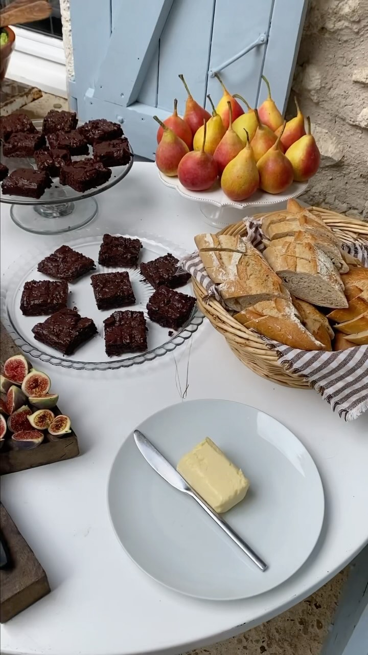 Another magical @amassaplace retreat with @annienicoll__ โจ
Sunsets, figs, dog cuddles, endless plates of food & the most beautiful humans ๐งก @joyinmovementretreats โจโจโจ
#retreatchef #retreatfood #yogafood #yogacommunity #retreatlife #yogaretreats