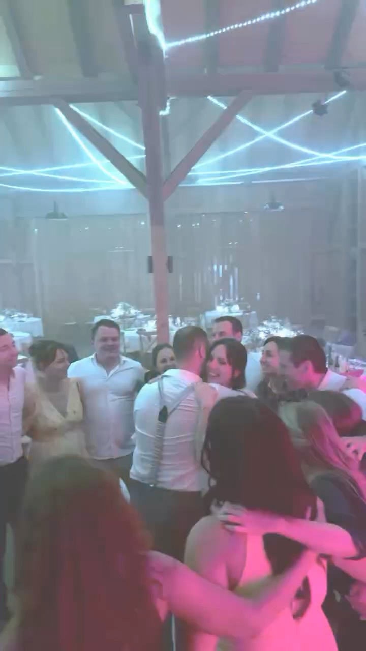 Was für ein Abend! Gestern im Steinbachhof wurde aus einer Hochzeit eine unvergessliche Party – genau dafür schlägt mein Herz! 🎧💍✨
Super schöne Location 😍@weingutsteinbachhof
📩 Jetzt buchen: www.djpasqual.de
#DJPasqual #WeddingDJ #HochzeitsDJ #Steinbachhof #WeddingParty #PremiumDJ #LuxuryWeddingDJ #EventDJ #Hochzeitsfeier #DJBooking #PartyDJ #ExclusiveEvents #WeddingEntertainment #BookYourDJ #PartyMitStyle