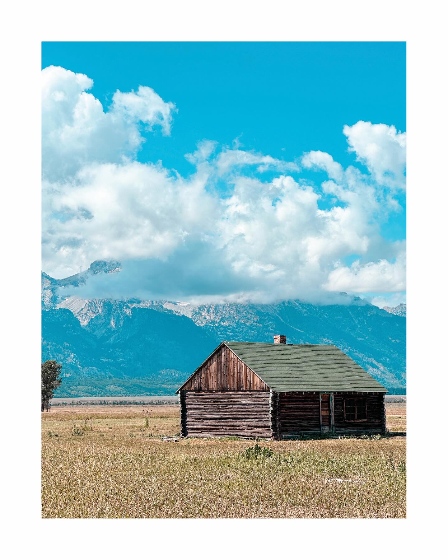 Hut Paglu
.
.
.
.
.
#grandtetonnationalpark #wyoming #nationalparks #mountains #explorewyoming #naturephotography #findyourpark #nationalparkgeek #roadtrip #wildlife #landscape #usa #travel #landscapesphotography #photography #tetons #hut #clouds #blue #wood #ruralarchitecture #parkrangers #instagram #summer #photos #frame #northamerica #architecture #nopeople #green