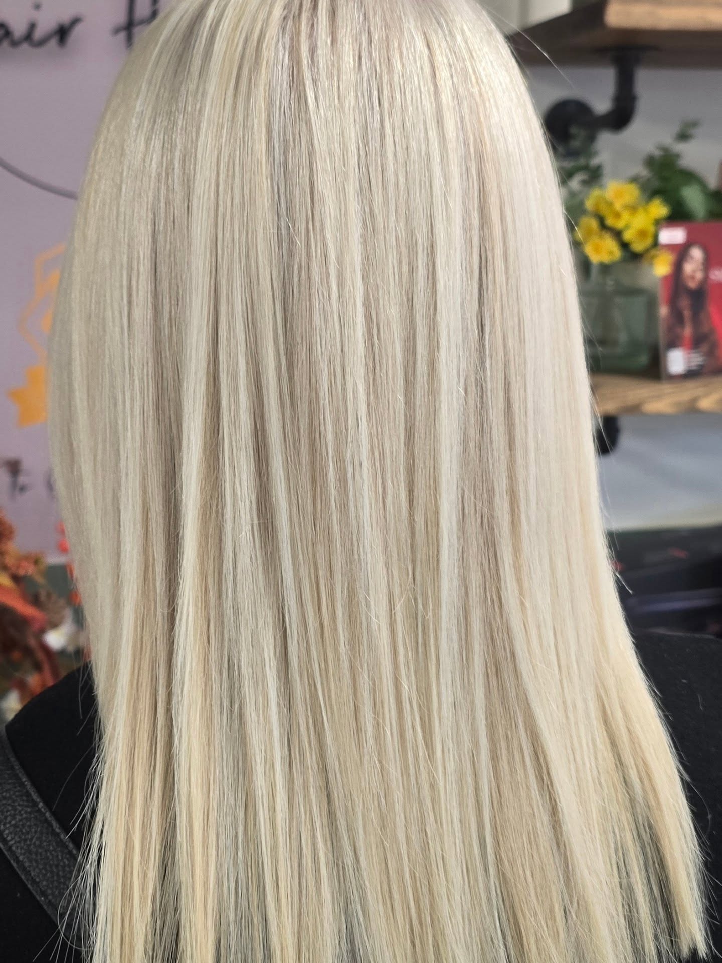 Another successful @wellahair SmoothFiller!
We're absolutely loving this treatment
🌟Look at that shine 🌟
Book yours now!