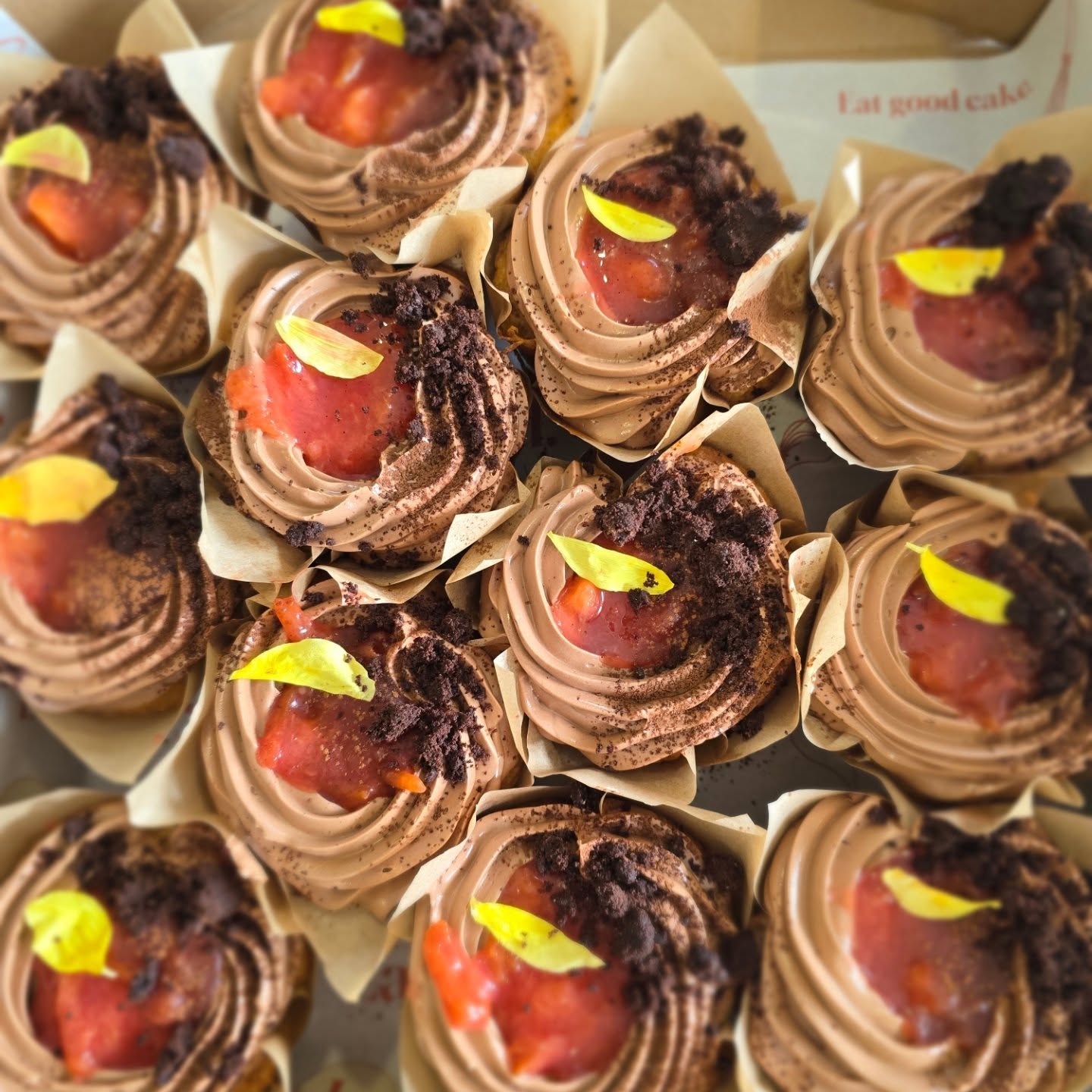 It's been a lovely week at Layer’d ✨️
A busy mix of wholesale bakes, bespoke cakes, and the first of our bread & pastry collections 🥖🥐
Cake, bread & pastries will now be available to collect *every Friday* 🙌🏻
#layerd_cakes #bakefromscratch
#cakeaway #bespokebakes #cakeday #womeninbiz #indiebusiness #instacake #yorkshirefood #breadcollection #coffeeandcake