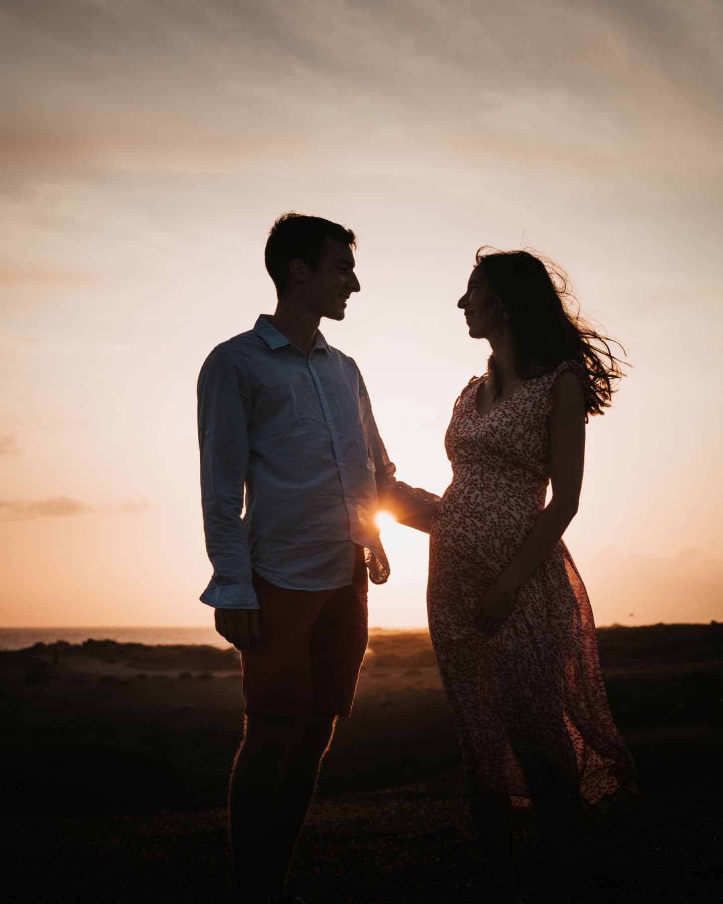 Séance couple et grossesse au bord de l'océan, entre tempête et coucher de soleil
#photographecouple #photographegrossesse #photographefamille #seancegrossesse #séancecouple #iledyeu
