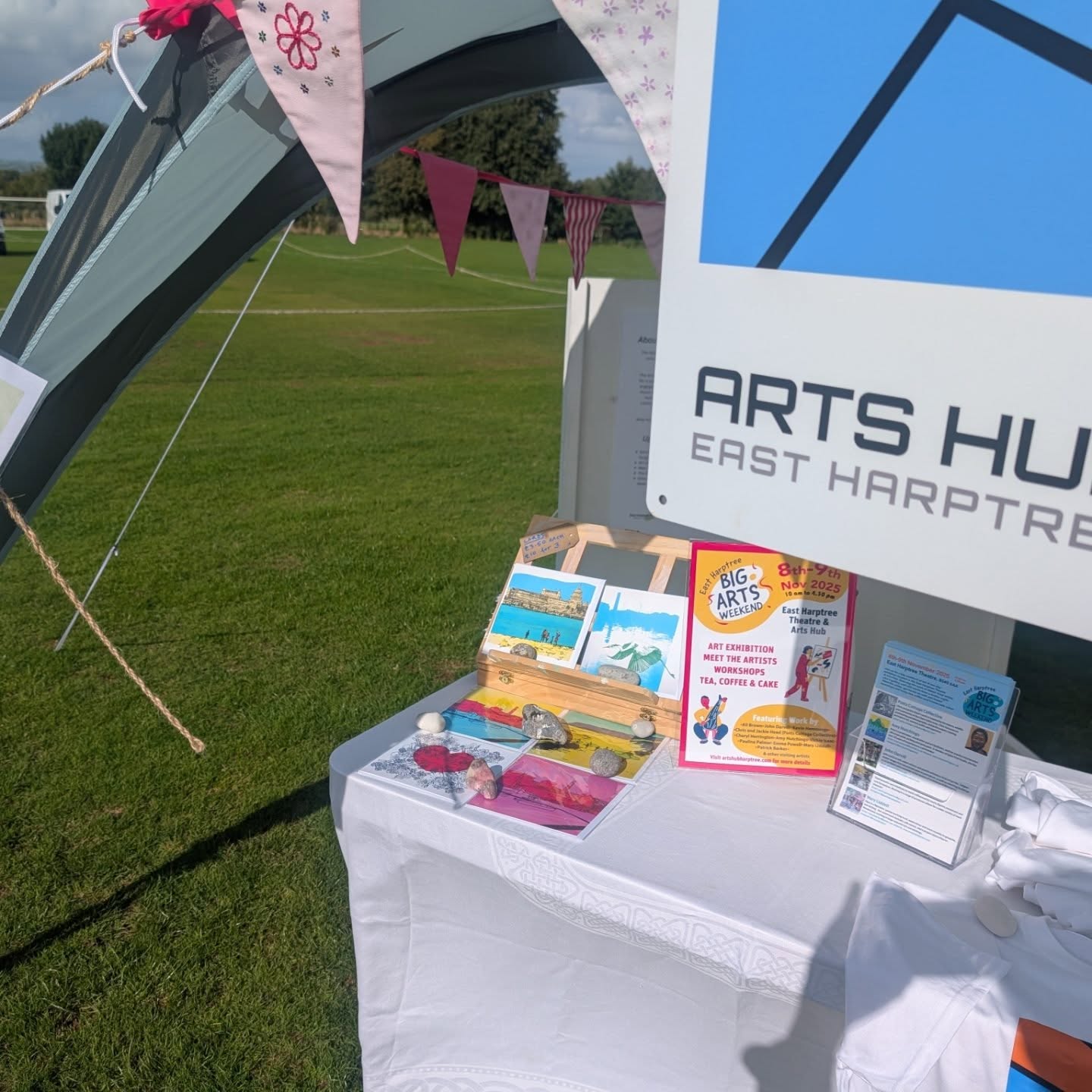 What a beautiful day at the East Harptree Flower and Crafts show!
Drop on by and join in the fun! Selling out quickly of @amyhutchingsprints cards and also selling Arts Hub Merch and free kids arts and crafts to take part in 🥰🖌️🖼️👩🏽🎨🎨