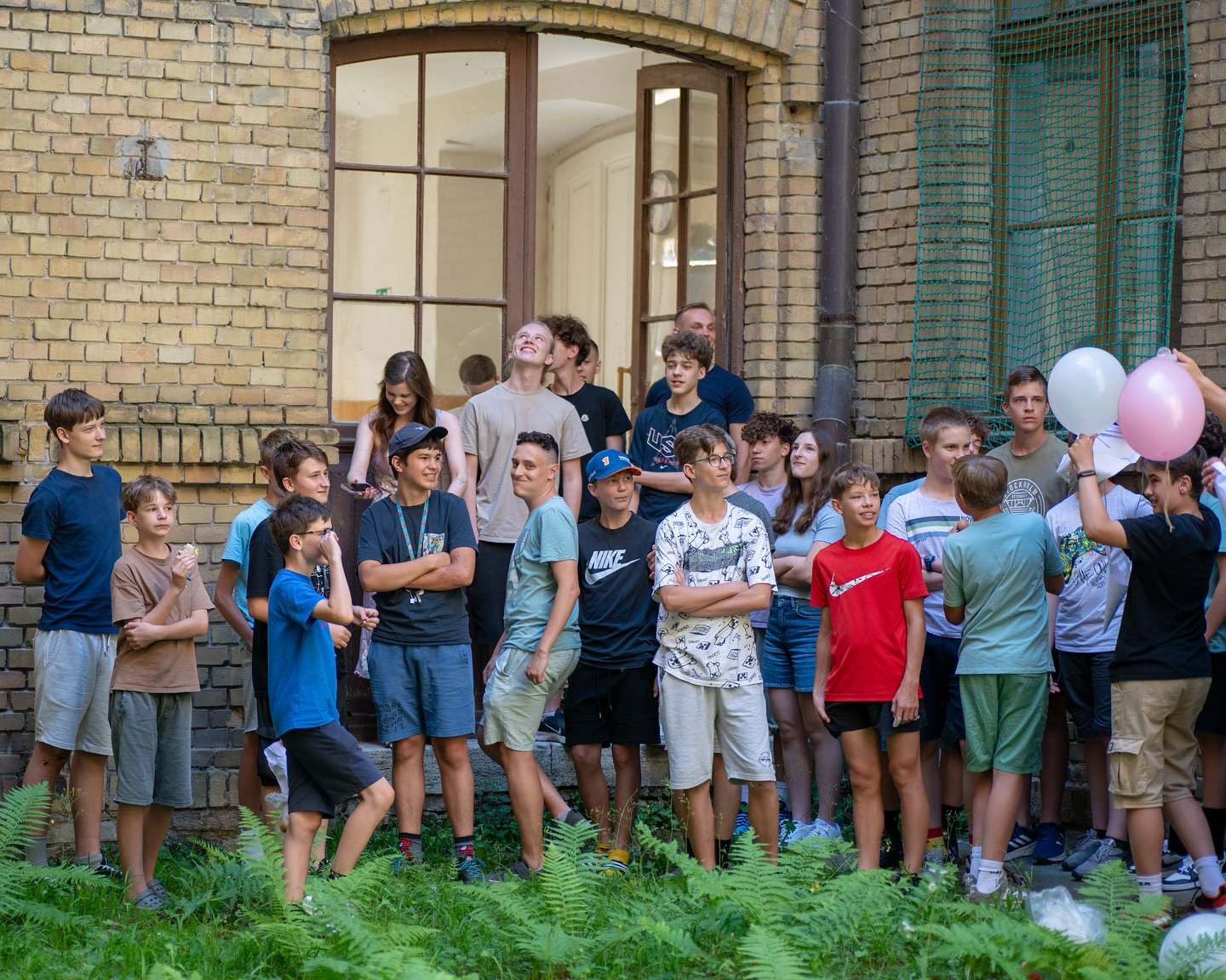 📬Pohľadnice z Leta na Fajnorke🔩 Aj tento rok sa na našej škole uskutočnil tradičný tábor Leto na Fajnorke. Žiakom základných škôl priniesol jedinečnú príležitosť nahliadnuť do sveta techniky, vyskúšať si prácu s technológiami a bližšie spoznať prostredie našej strednej školy.🤹♀️ Veľmi si vážime kreativitu a nadšenie všetkých účastníkov, ako aj pomoc našich žiakov a absolventov. Už teraz sa tešíme na ďalší ročník a nové stretnutia!🟧⬜️🟧⬜️#somfajnorak #fajnorka #spss #strojarina #strojar #technika #engineering #mechanicalengineering #inzinier #letnytabor #pohladnice #zakladnaskola #strednaskola #technika #bratislava