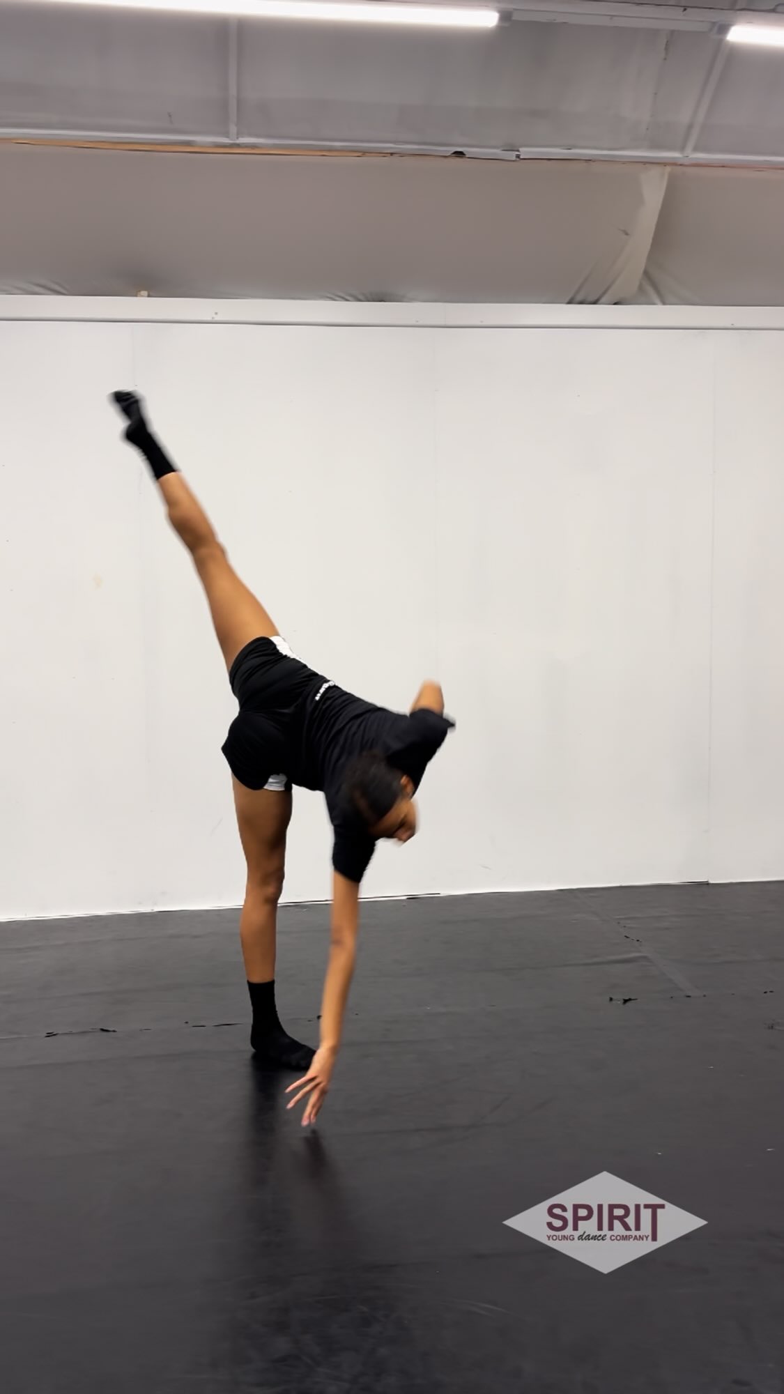 Absolutely stunning work from Emily and Margherita in contemporary with the wonderful @annachoreography 🤩 Such artistry and talent 🥹
•
•
#spiritydc #dance #training #londondance #TeamSpirit #danceteam #dancecompany #dancecompetition #competitivedance
#lovedance #london #jazz #lyrical #commerical #dancersofinstagram