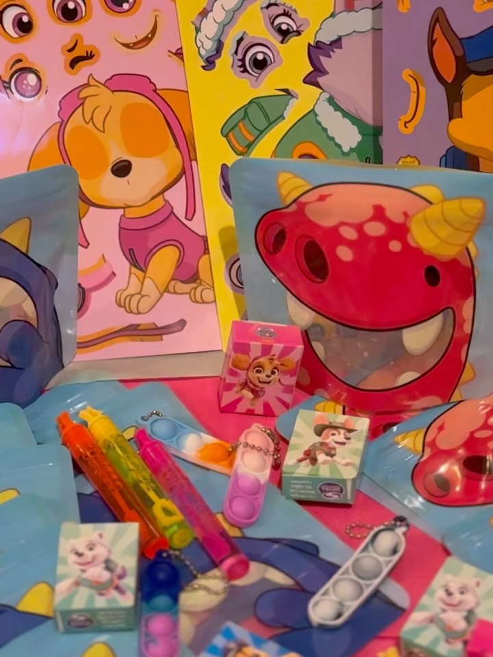 Ever since having kids theres endless amounts of parties … you come home with rubbish and throw most of it away .. since finding the amazing @nomnomkids pouches we use them for party bags!!!
Its brilliant its reuse-able and a great way to share our love for pouches instead of the paper bags so either fill them with party gifts like raisins, bubbles and a sticker sheet or a slice of cake.
It’s the best way to save on tat that you know is going into the bin.
A party bag doesn’t need to be filled with tat it can be as simple as a slice of cake stickers and a pouch
Heres one idea i did last year … ill show a few more after
#use code mwoa10