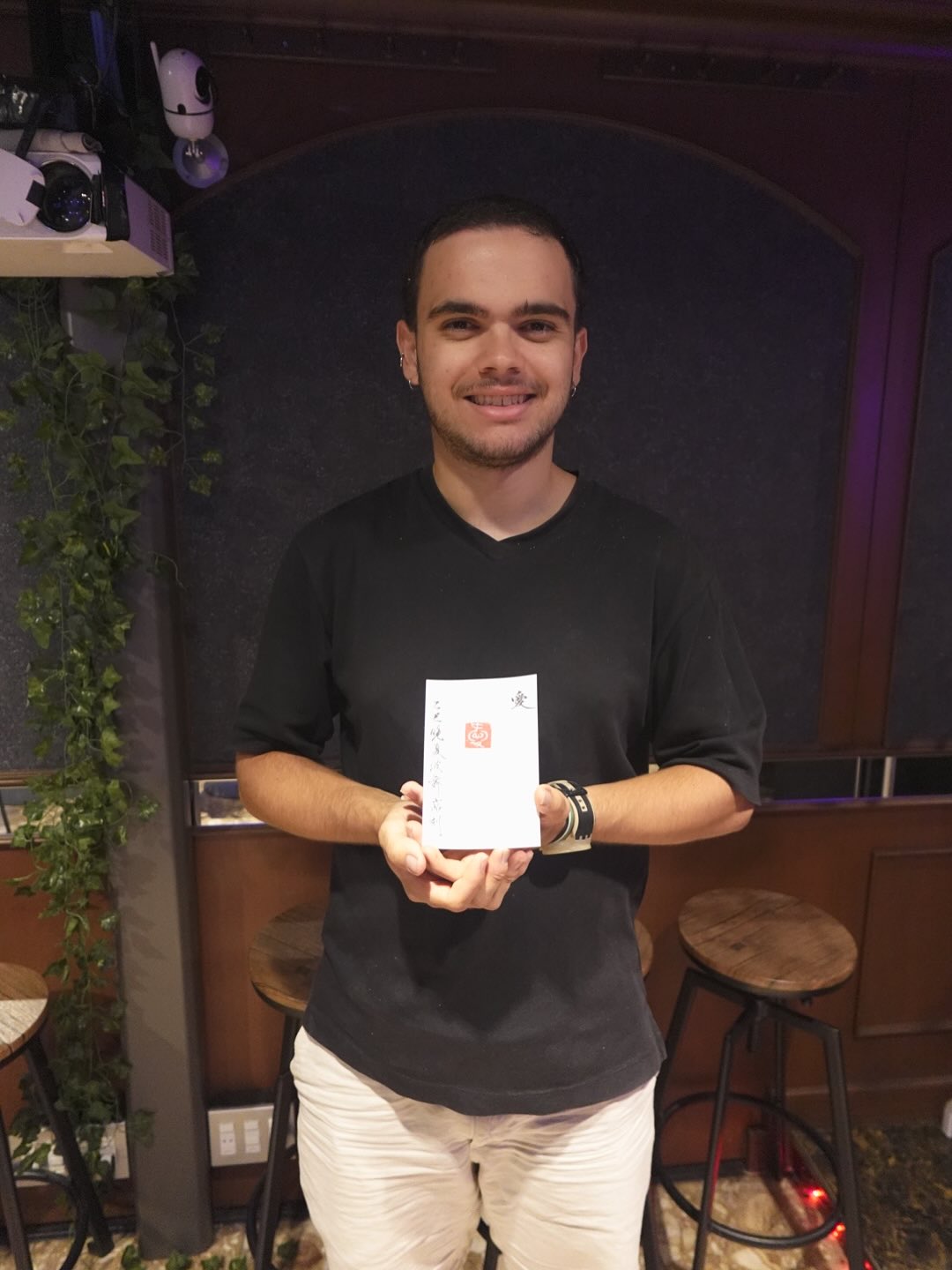 Thank you for coming🇪🇸✨
愛=Love
#Stoneseal #malligraphy #stonesealcarving #gionshijo #visitkyoto