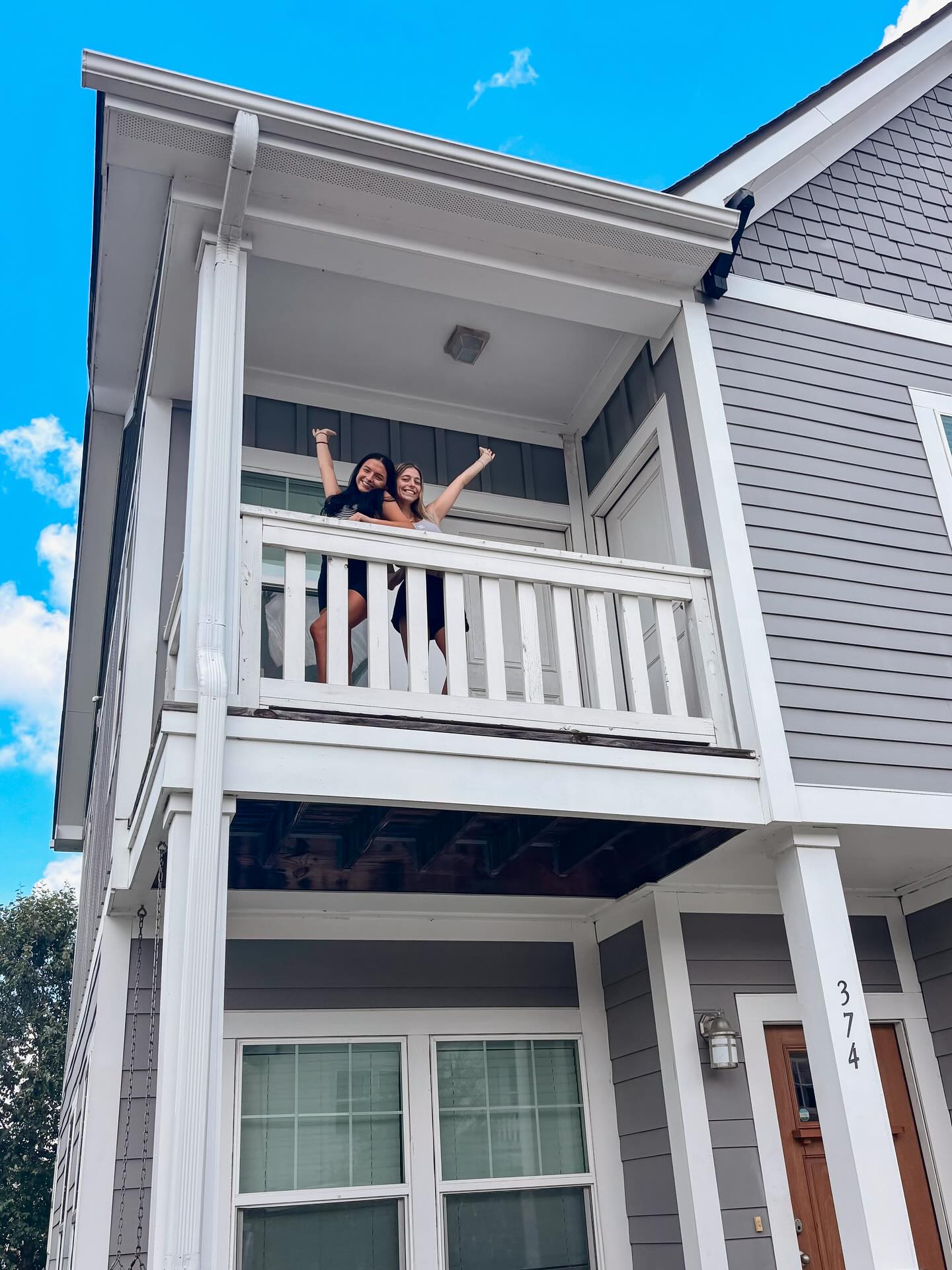 📢 Calling all current residents! Don’t miss your chance to lock in your house for next year before Monday, September 15th! New leases open that day, and your cottage at College Town could be snagged by someone else. Save your spot today! 🙂
#CollegeTownCommunities #LiveWithin