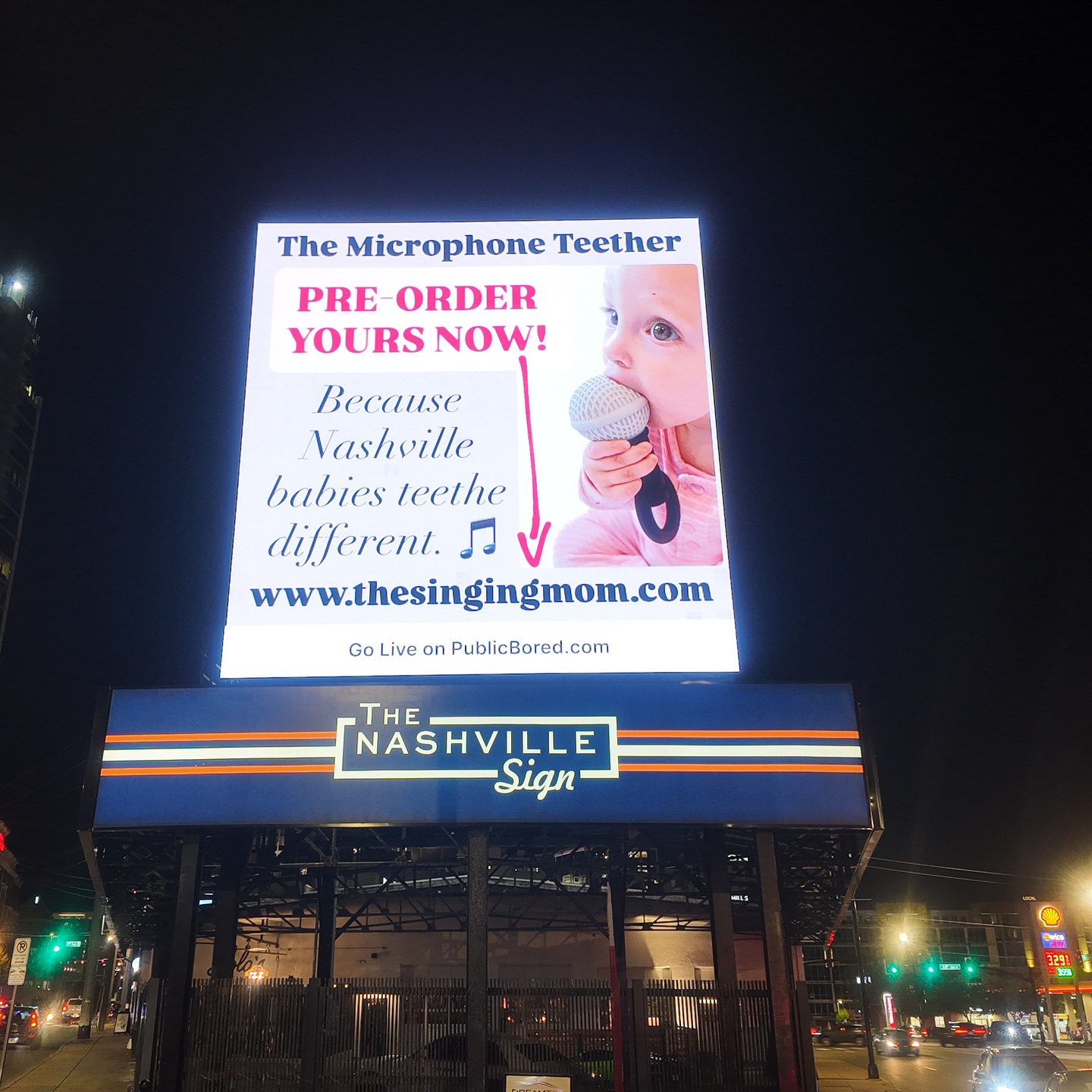 We had to give a little extra shout out to Nashville’s musical singing mamas tonight. 😍❤️ get your tiniest performer (your babies) a microphone they can teethe on! Never too young for the Music City!
#nashvillemom #musiccity #teethertoy #microphoneteether #babytoy #singingmom #babysinging #cooing #teething