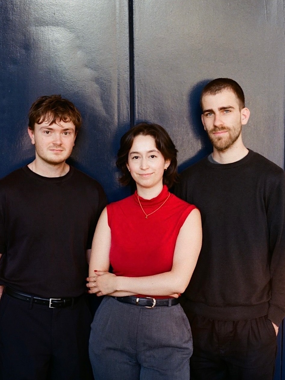 SHADES OF SONG feat. Nico Klöffer
We will be playing at @loftkoeln on Tuesday! Especially excited to be live recoding our set ☀️
Cologne friends come along!
🗓️ Tuesday 16.09.25
📍 @loftkoeln
🕗 8pm start
A big thank you to @helpmusicians for supporting this gig! ☀️
📷 @finn_genockey
#liverecording #loftcologne #jazzduo #jazztrio #jazzvoice #piano #bass #concert #series #newmusic #shadesofsong