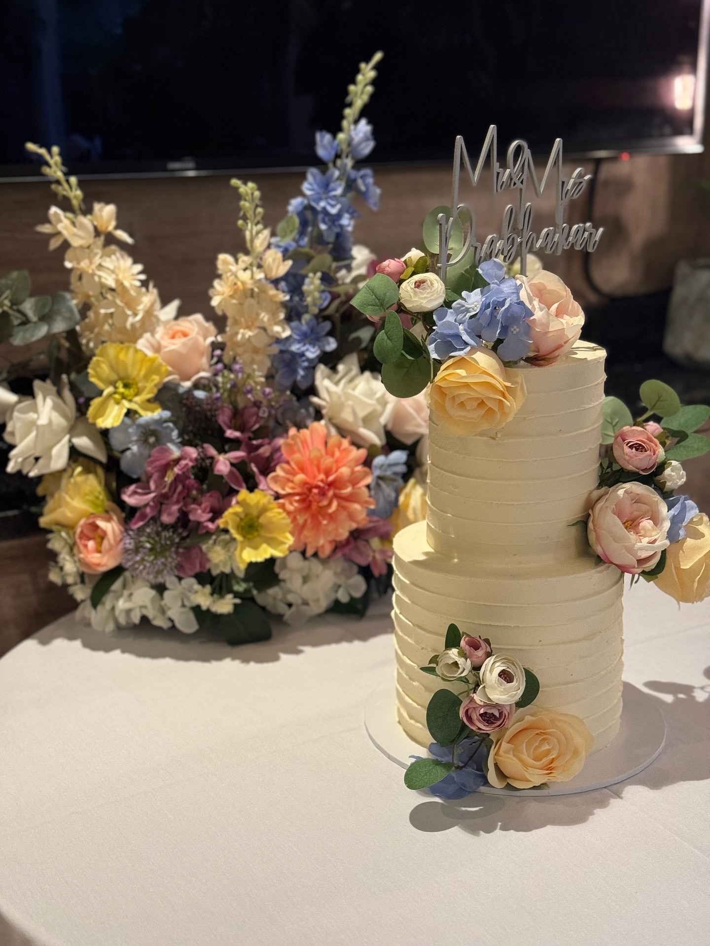 Sometimes it’s the little touches that make the biggest difference ✨
We had a few spare flowers left from the tablescape, so we dressed the cake table to elevate the look. This wasn’t part of the original brief, but we always love to go the extra mile.
The sweetest part? The flowers matched the cake design perfectly — and we hadn’t even seen the cake beforehand! 🍰🌸
Pretty Cake made by @cakesbysejal
#CakeTable #civilWeddingCakeInspo #EventStyling #TablescapeGoals #CushteLondon #LuxuryEvents #WeddingInspo #CushteDetails #CakeGoals #premiumfauxflorals #privatedining #thelanghamhotel