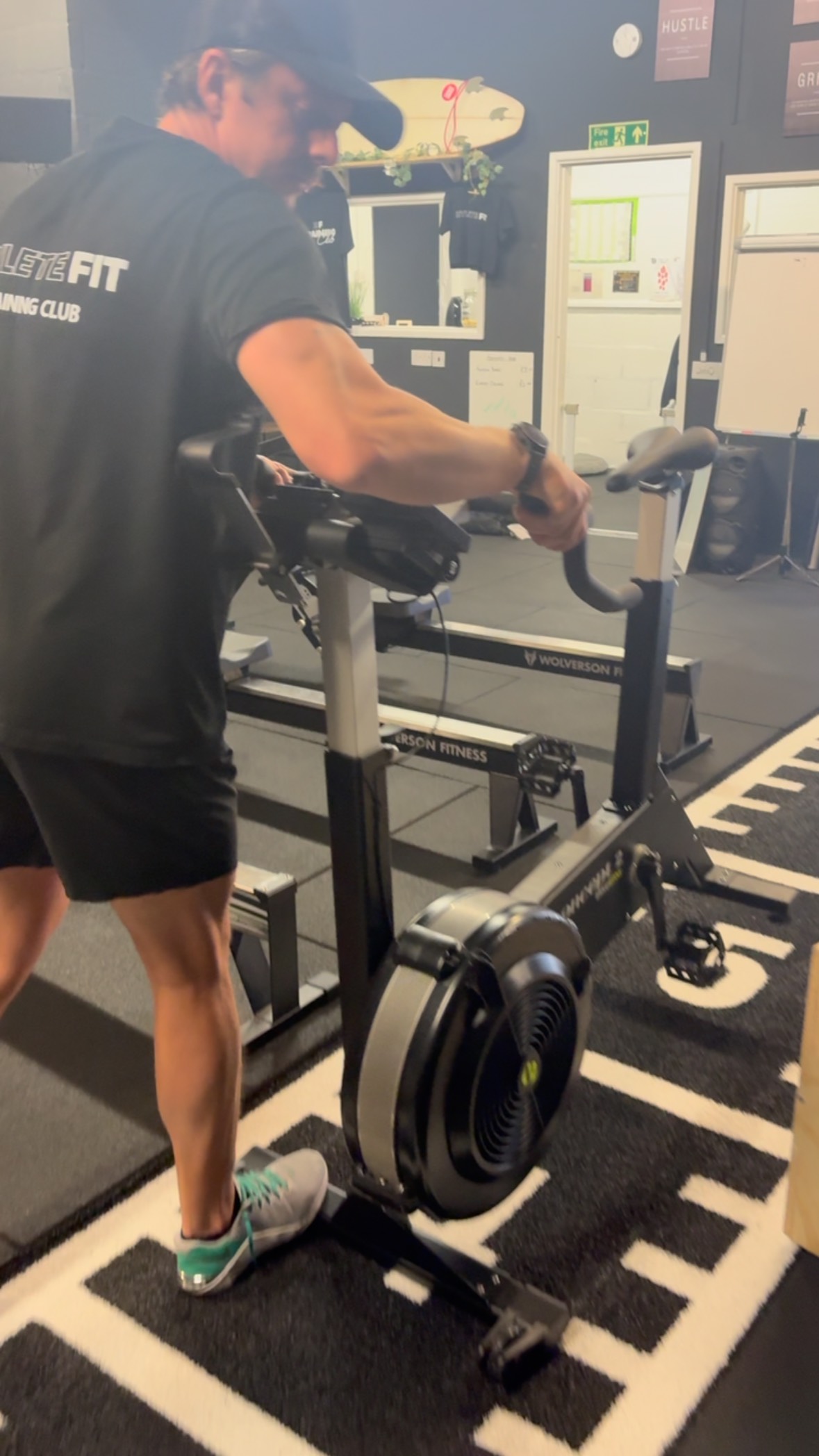 A few people have asked now what our training week looks like. Our typical split as coaches at Hylete Fit. Lots to fit in and generally quite a lot of volume to fit in with work, life and coaching. We tend to deload every 5 weeks or so to help recover. For most people this volume is unnecessary and anything from a couple of full body strength days with 150 minutes a week of aerobic activity is recommended. If members are interested in what’s best for them, then we are always happy to discuss goals and what they can do to achieve them 🤟
#hyletefit #hybridtraining #hybridtraininguk #swaffhamfitness #newgymintown #functionalfitnesstraining #functionalfit #functionalfitnesspower