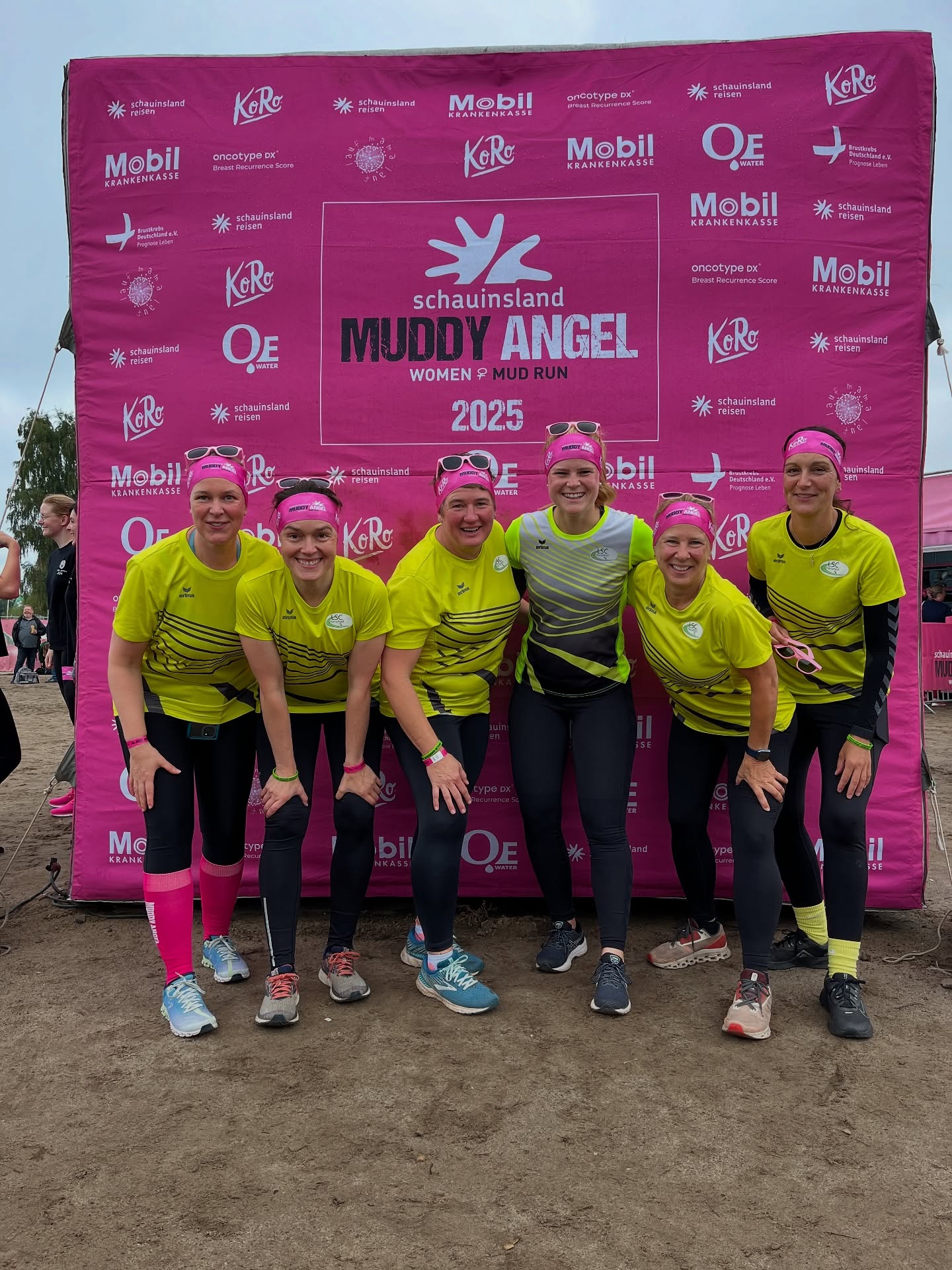 Die LSC-Angels haben beim Muddy Angle Run alles gegeben!💗💚
Laufen & Lachen war das Motto für die sechs Frauen aus unserer Frauensportgruppe heute! 🥳🏃🏼♀️… und ein bisschen Schlamm war auch dabei😅
Auf der 5 km langen Strecke über die Horner Rennbahn in Hamburg hat die Gruppe 15 Hindernisse absolviert und sind am Ende alle glücklich ins Ziel gelaufen!👏🏻