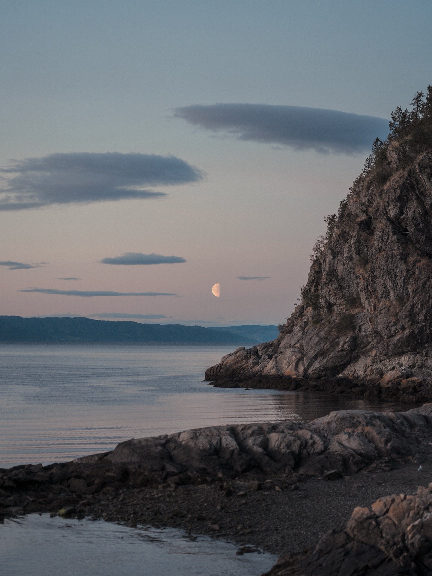 Moon magic in beautiful Trondheim, Norway 🌜🤍
#moonmagic #visitnorway @visittrondheim