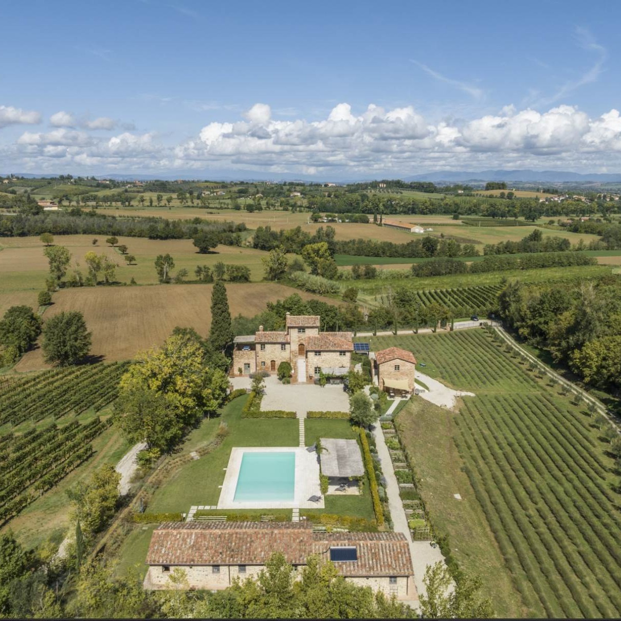 ✨ Charming 19th-Century Farmstead with Pool & Guest Cottages Montepulciano, Siena ✨
Nestled in the rolling hills just 6 km from Montepulciano, this restored 1800s estate blends rustic Tuscan soul with modern eco-luxury. 🌿🍷
🏡 Main villa + 2 guest cottages
🛏 9 bedrooms (suites with garden or terrace views)
🌊 Saltwater infinity pool
☀️ Solar-powered, sustainable comfort
🌄 Panoramic turret + terrace with 360° countryside views
A timeless retreat or boutique hospitality dream in the heart of Tuscany. 💫
📍 Montepulciano, Siena
#TuscanDream #FarmhouseForSale #Montepulciano #LuxuryEstate #TuscanyLiving