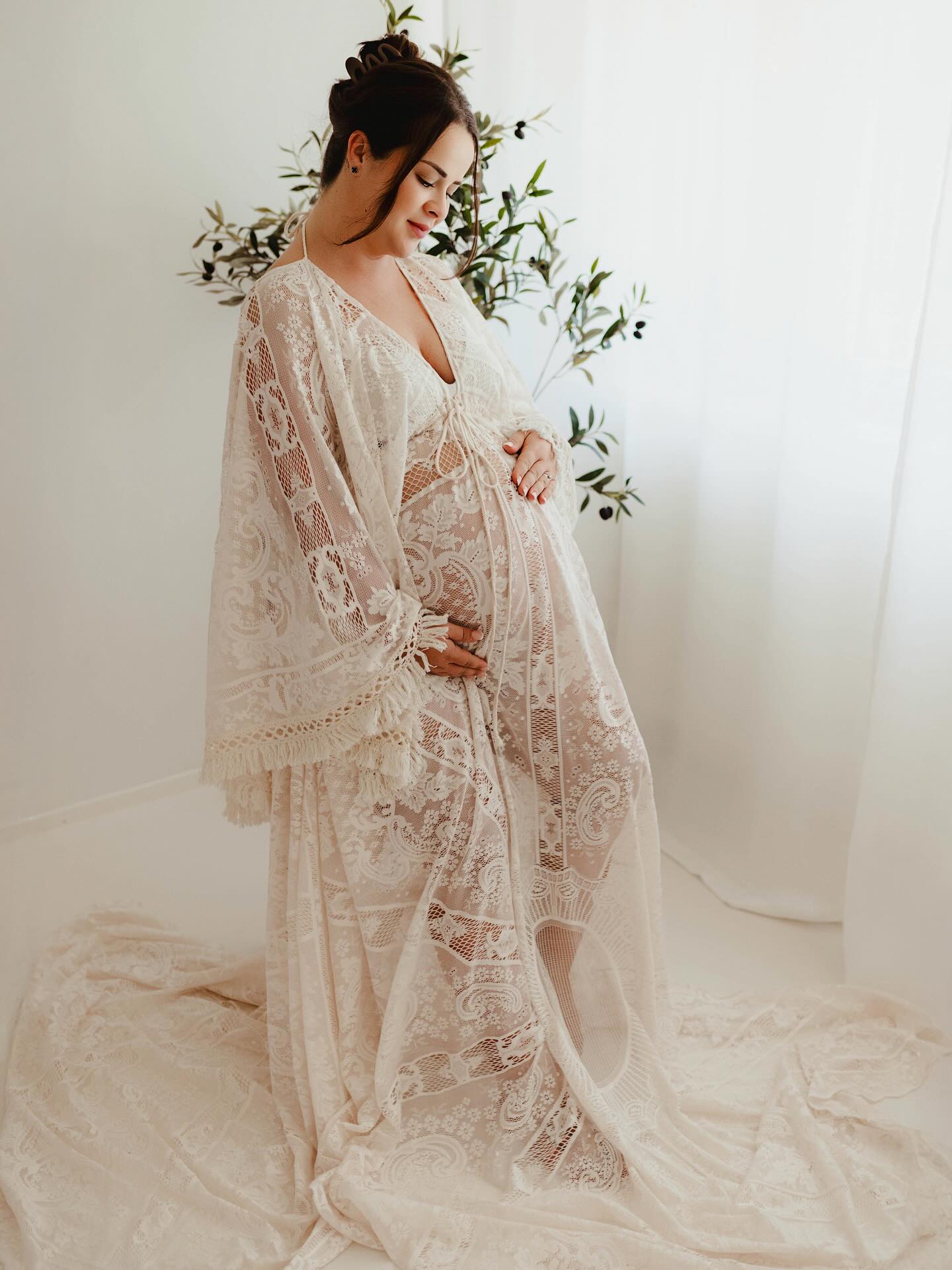 More than half of my studio sessions end up spilling into the garden — and honestly, I think it adds something extra. There’s just something about natural light, fresh air, and a little greenery that brings the photos to life 🌿
Studio control + garden magic = the perfect combo 🤍.
.
.
.
Newborn, Family & Maternity Photographer in Zürich area | Ksenia Photography
.
.
Neugeborenen-, Familien- & Schwangerschaftsfotografin im Raum Zürich | Ksenia Photography
.
.
.
.
. #maternityphotography #motherhood #zurich_switzerland❤️ #newlife #pregnant #pregnancy #schwanger #schwangerschaft #mutter #baby #babybellyshooting #babybauch #momlife #outdoor #momtogs_mamas #momtobe #swissmom #boho #magnolia #babymom #schwangerschaftsshooting #baby2025 #secondtrimester #cute_pregnancy #maternityfashion #maternityshoot #babybauchfotos