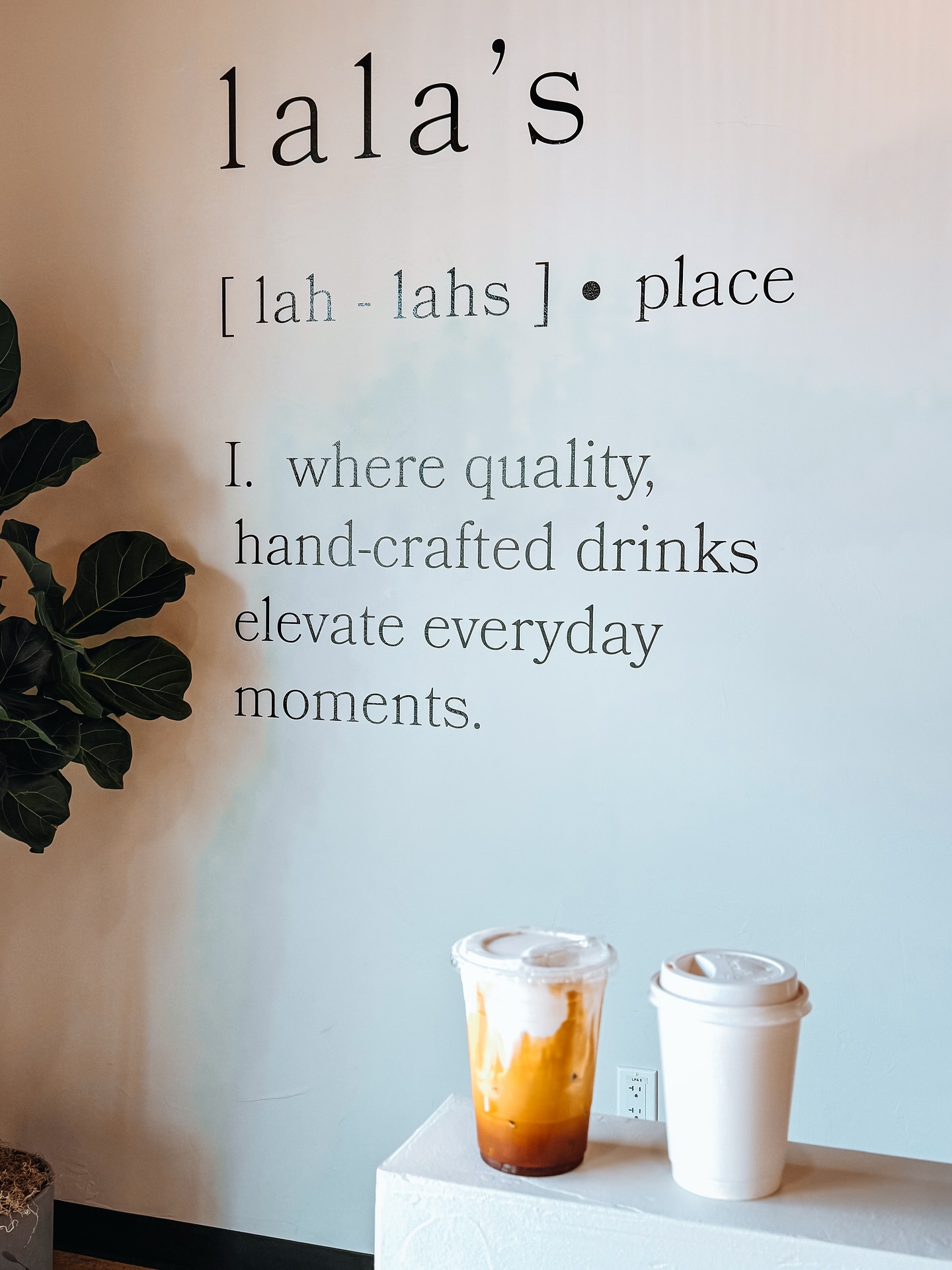 Call up a friend, meet with a neighbor, find a spot in town to catch up with someone you care about over coffee or tea ☕️
Lala’s Coffee & Boba has drinks and treats to lift the soul and warm the heart 🧋🍵
Stop in to one of Downtown Castle Rock’s newest coffee & tea shops, to experience great flavor, service and charm ✨
📍 340 S Wilcox, Unit B
>>> @lalas.tea