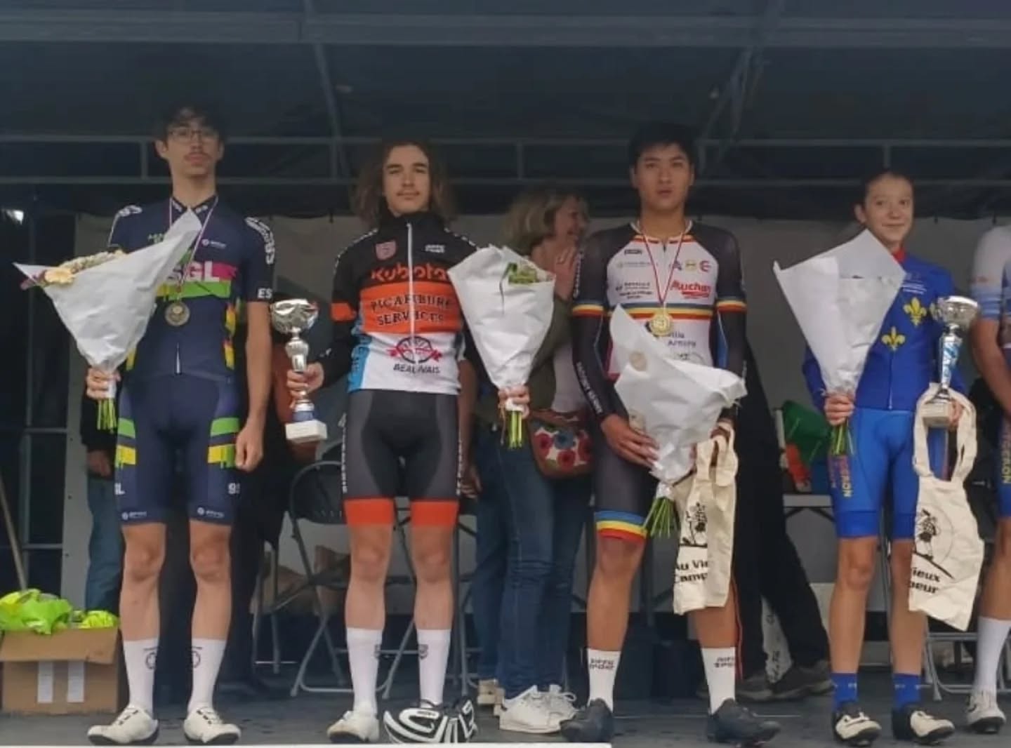 #ABCu17 🟦🟨🟥
Stephen LE DANG prend la 3ème place 🥉 à Montgeron.