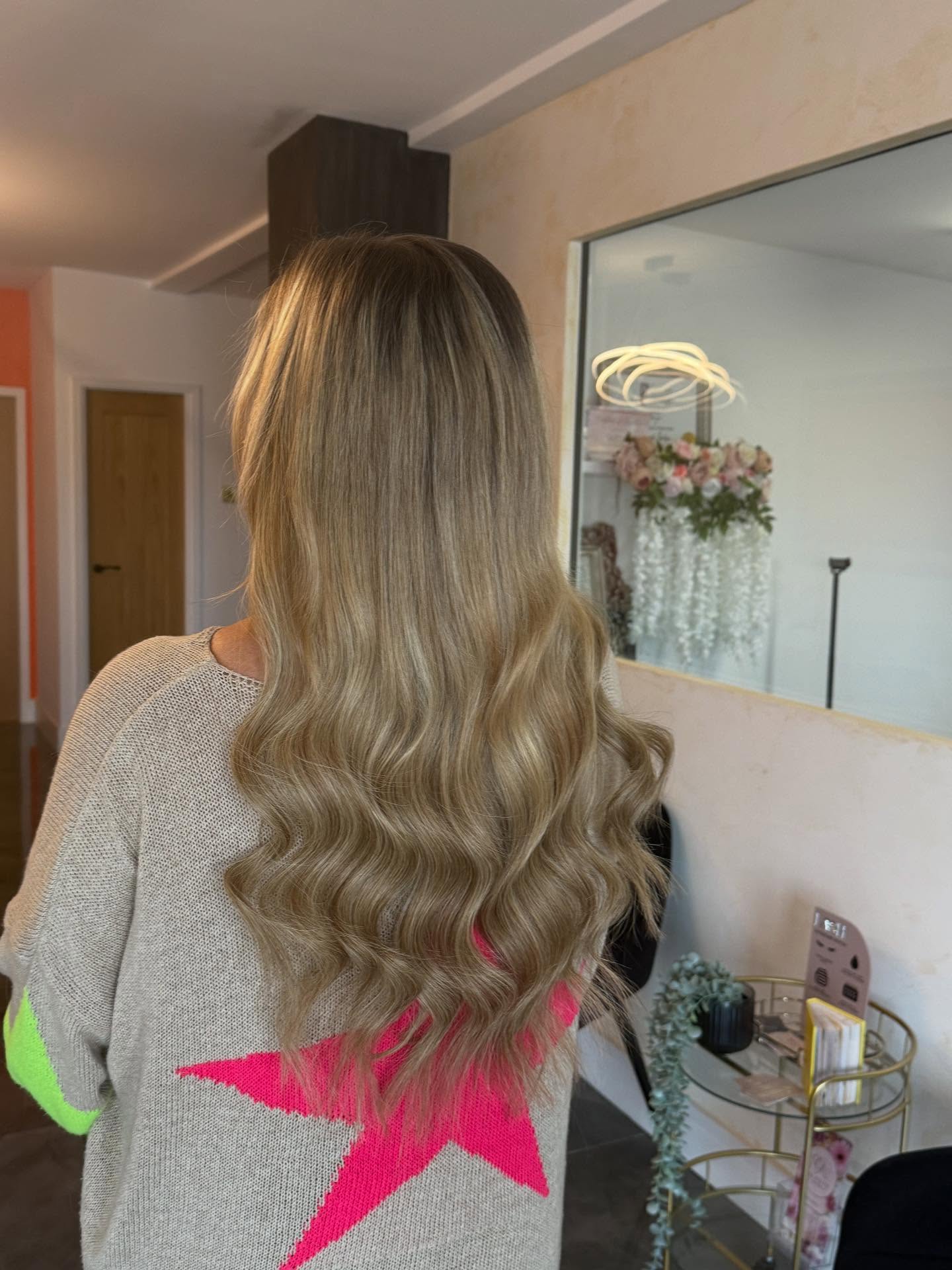 Fine hair making you feel limited with styles?😕
Swipe to see Ultra Tips in action 👀
If you’ve ever struggled with…
❌ Fine hair that won’t hold volume or a curl
❌ Ponytails that feel thin or flat
❌ Extensions that feel bulky or noticeable
…Ultra Tips are made for you.
They’re lightweight, comfortable, and lay completely flat in your hair—so you get effortless thickness + length that looks (and feels) like your own. Whether you wear your hair down or up they are a really versatile method 🙌🏻
This is the solution if you want hair that looks healthy, full, every single day.
📅 Appointments are limited—send me a DM to book your consultation and find out what methods is begs suited for you
-Harriet xx