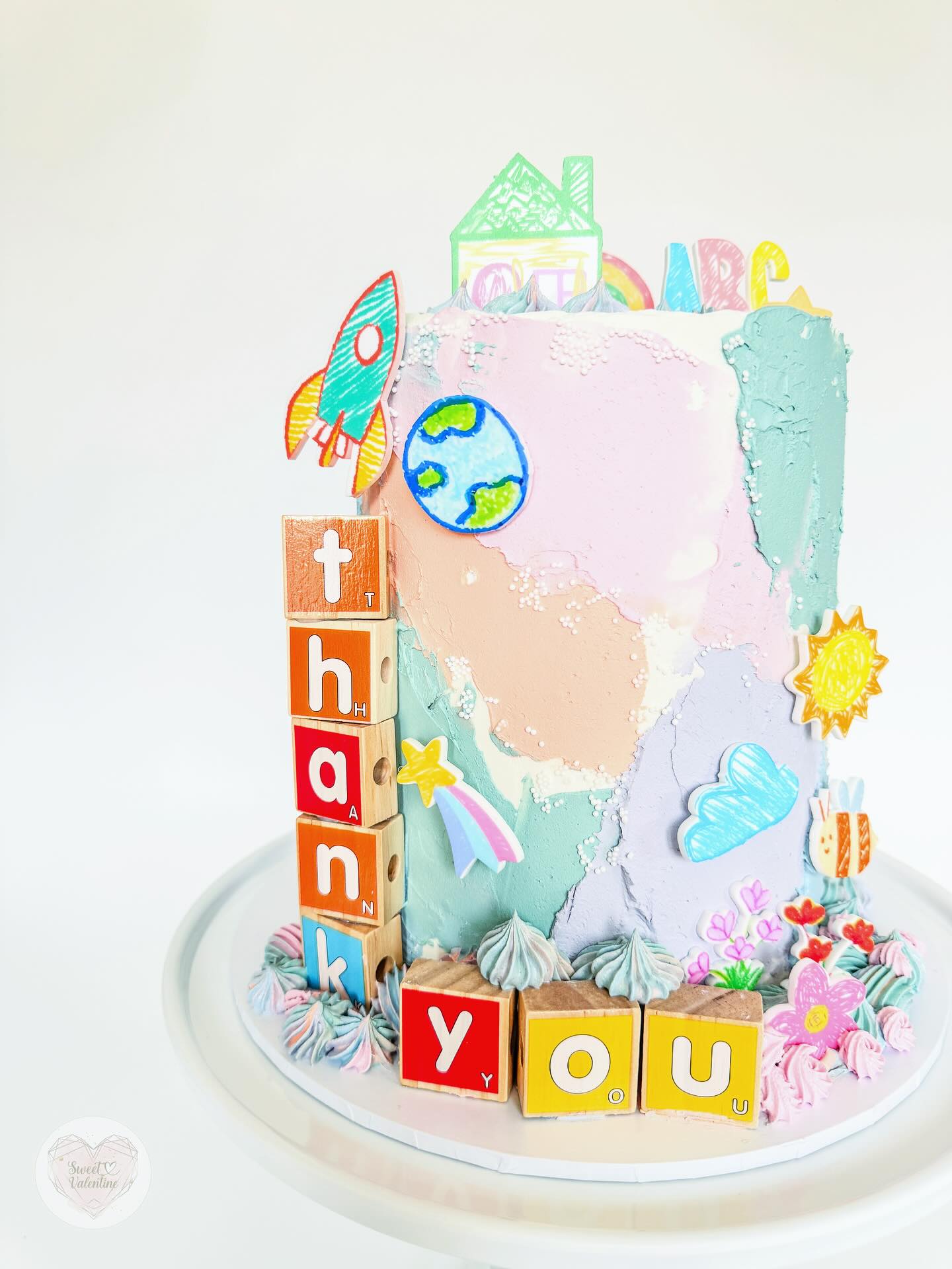 A super cute Thank you cake for the nursery staff. What a thoughtful gift ☀️🌈
Toppers - @emsbakehouse2
.
.
#celebrationcakes #underwatercake #cakestyle #cakeart #igcakes #buttercream #birthdaycake #leeds #westyorkshire #leedsbaker #homebaker #texturedbuttercream #tallcake #moderncake #uniquecakes #kidscakesideas #kidscakes #kidscake #bdaycake #leedsbakers #cutecake