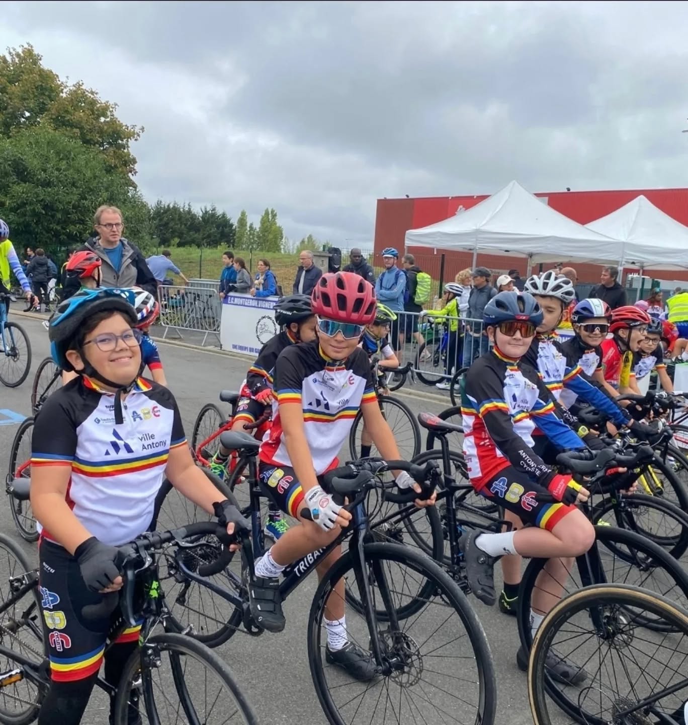 #ABCedv 🟦🟨🟥
Reprise des compétitions pour notre École de Vélo à Montgeron.
🔜 Direction Haravilliers pour les challenges du CIF.