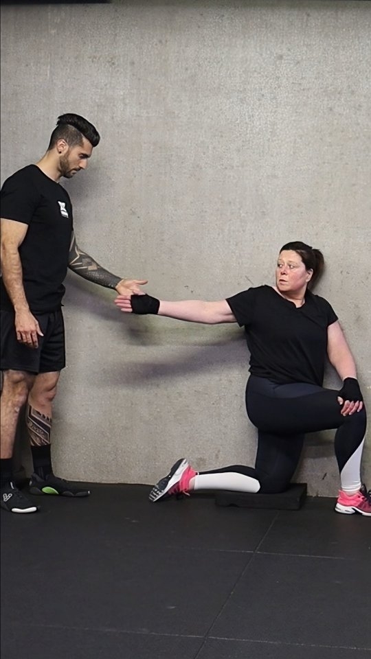 Zoek jij een Personal Trainer met focus op kwaliteit van beweging en personleijke aandacht?
Geen standaard workouts, maar slimme training die jouw lichaam leert bewegen zoals het hoort. Bij mij draait het om techniek, bewustwording en duurzame progressie.
Met jaren ervaring in functionele training help ik je niet alleen sterker worden, maar vooral beter bewegen — zonder poespas, mét resultaat.
✅ Specialist in high quality movement
✅ Persoonlijke coaching op maat
✅ Focus op kracht, mobiliteit & blessurepreventie
✅ Train bewust, efficiënt en doelgericht
📍 Locatie: Original Physic – Amsterdam Noord
🌐 Meer info & kennismaken:
👉 www.kebkokabakibi.com
👉 www.originalphysic.nl
Voor Ambitieuze Leiders & Ondernemers👉 @tanja_mundt_
#KEBKO #HighQualityMovement #FunctioneleTraining #PersonalTrainingAmsterdam #OriginalPhysic #KrachtEnControle #TrainMetVisie #AmsterdamNoord #BewustBewegen #movementismedicine #longevity #functionalfitness #MovementThatInspires #movementismedicine