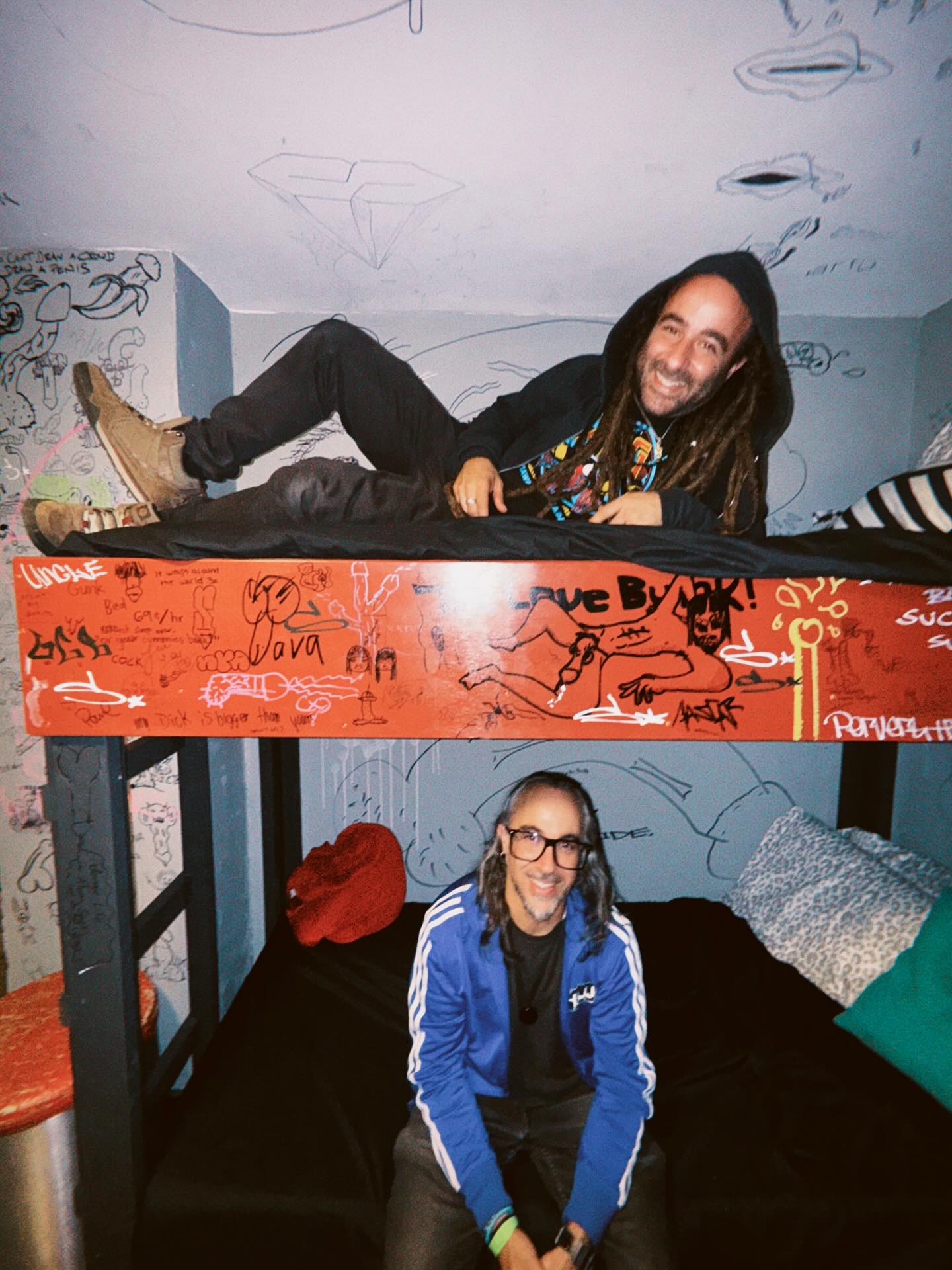 Here’s some behind the scenes shots from the last tour. Sometimes we like to be silly! 🤪
☮️and❤️
#photodump #tourlife #behindthescenes #thehajjmusic #thehajj