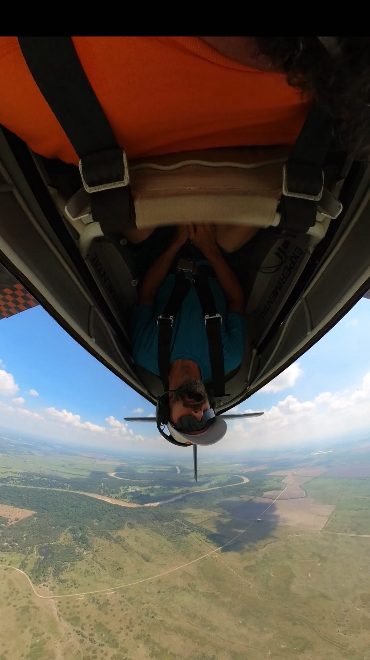Because we were inverted 🫴
Fun flying in the neighbors @vansaircraftinc #RV8
Hit me up if you want to come see some aircraft up close and personal at the Covey Trails Annual Fly In next month!
