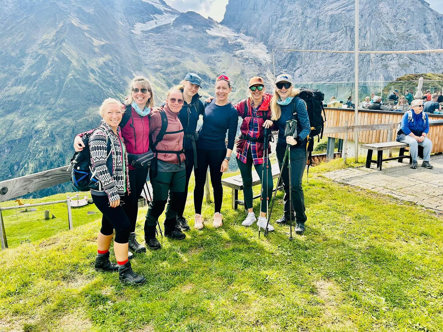 Dagens solstrålar i bergen ☀️🧡👏
Tack för en ny fin vandringsdag tillsammans! Massa god mat, härliga samtal och så positiv stämning 😍🙌🍒⛰️
#systraribergen #engelberg #hiking #vandring #mountains #mountaintrails #womentogether