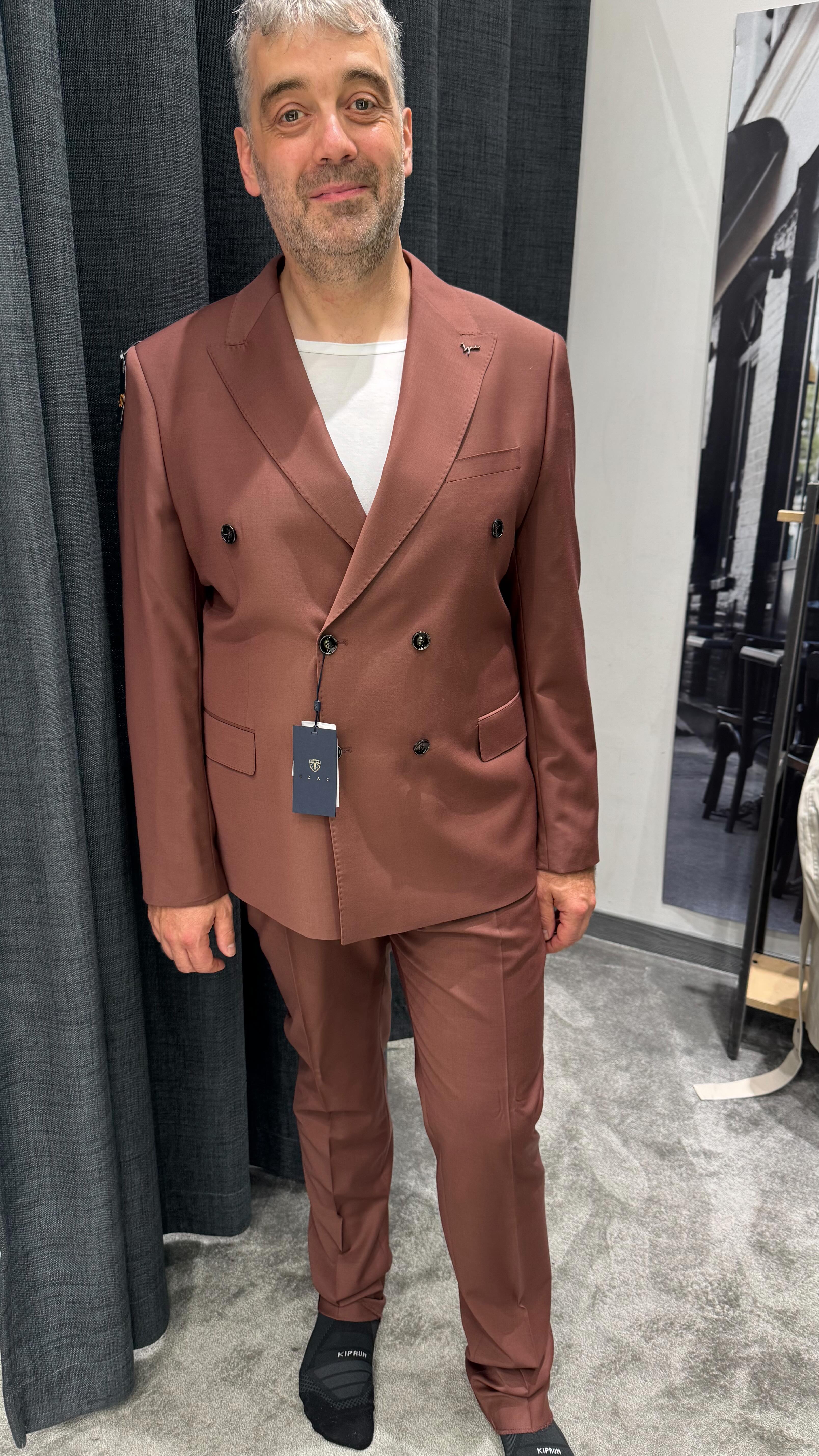 Session shopping pour Michael qui souhaitait faire ressortir sa personnalité pleine de pep’s 🫶 @michaelhilger
PS: c’est un cœur à prendre !! 🤫